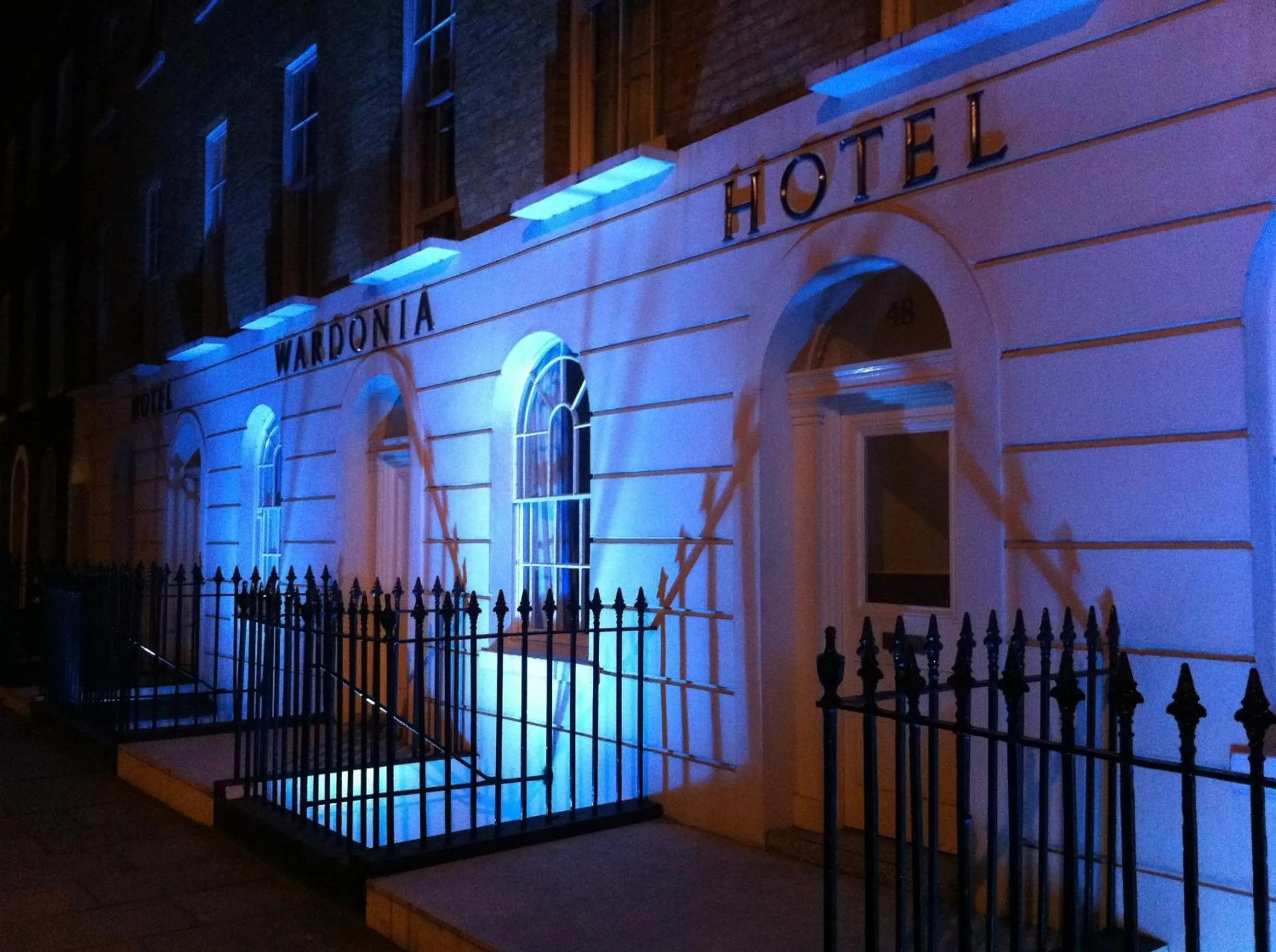 Facade/entrance in Wardonia Hotel Kings Cross