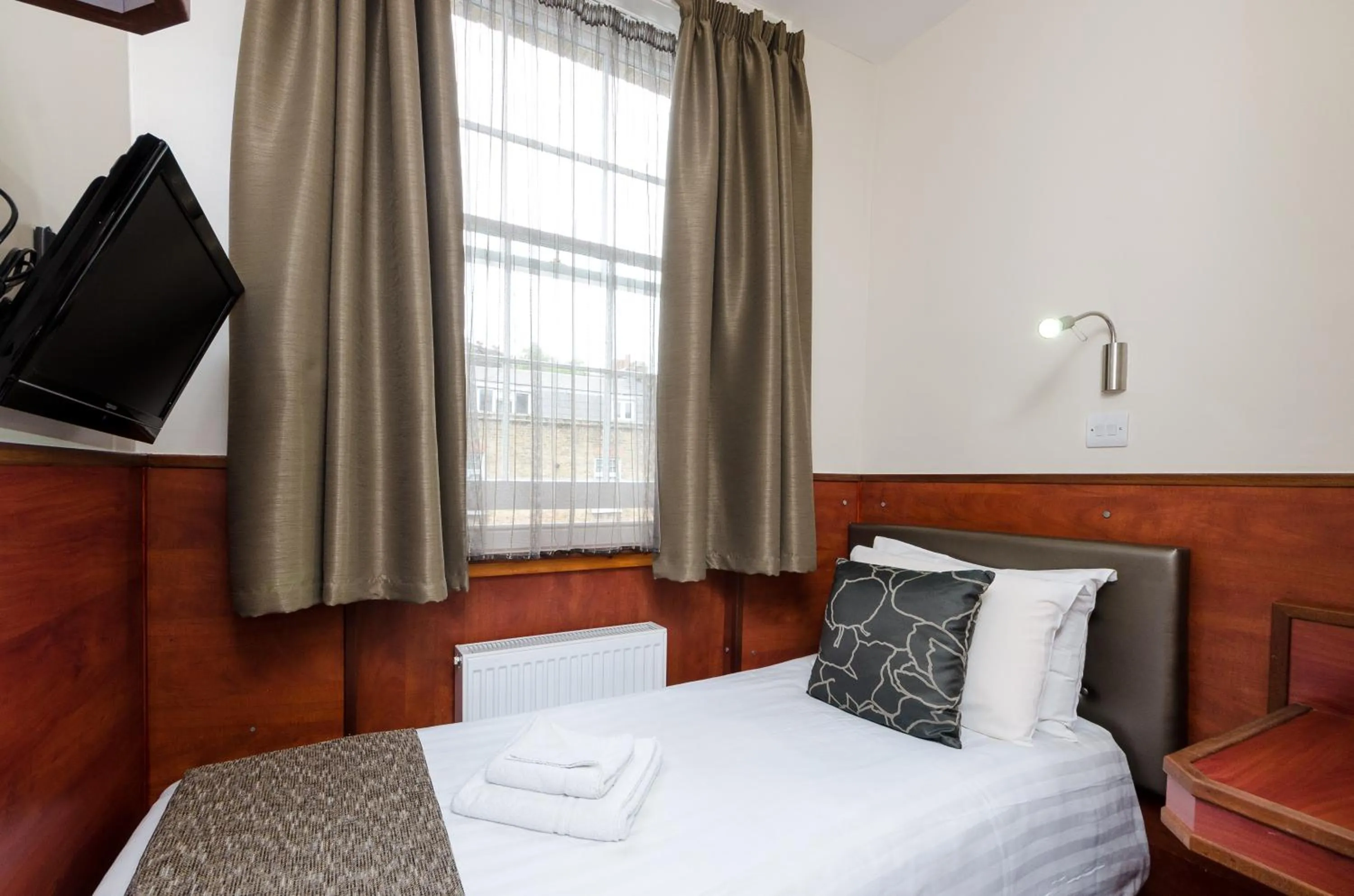 Bedroom, Bed in Wardonia Hotel Kings Cross