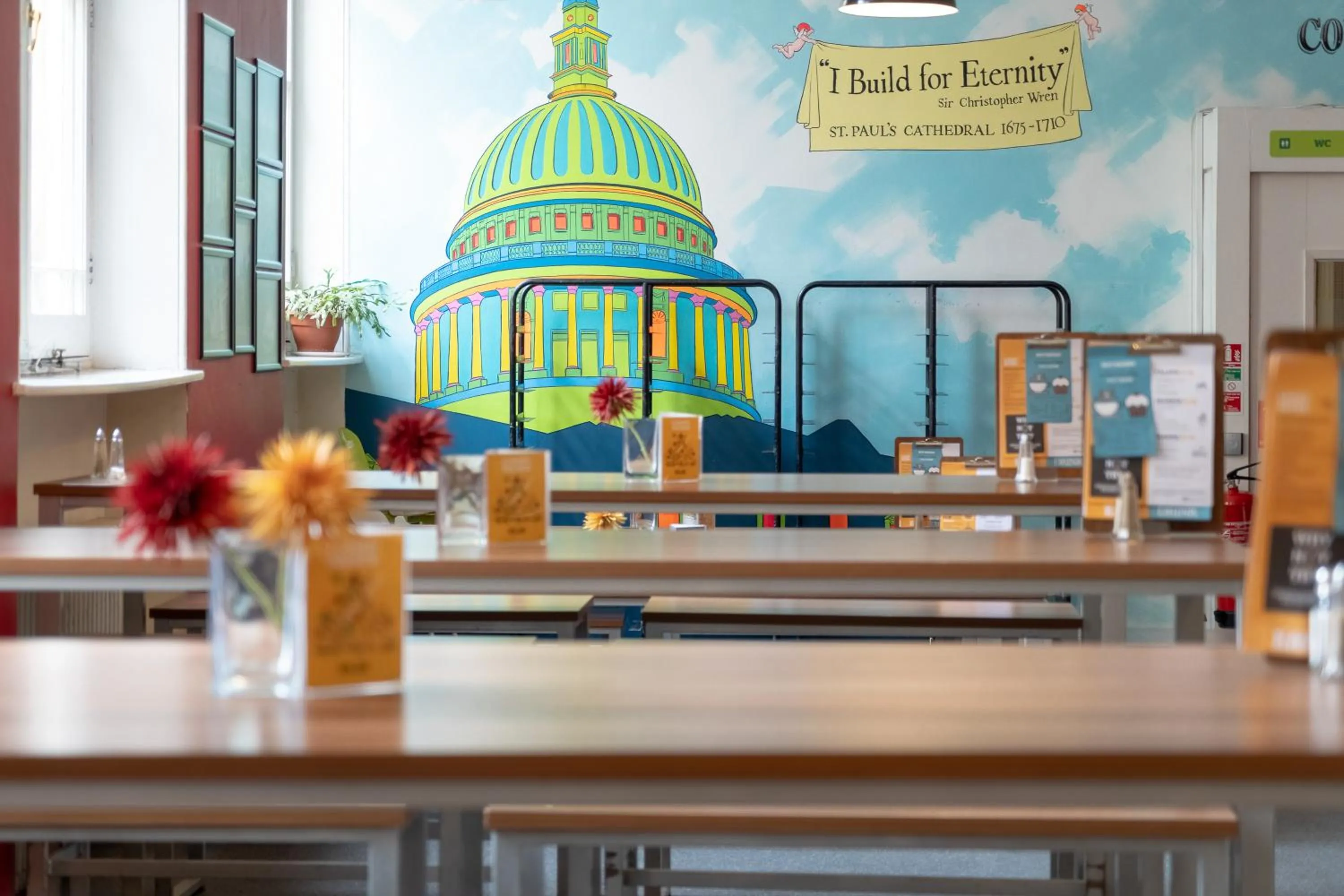 Restaurant/places to eat in YHA London St Paul's