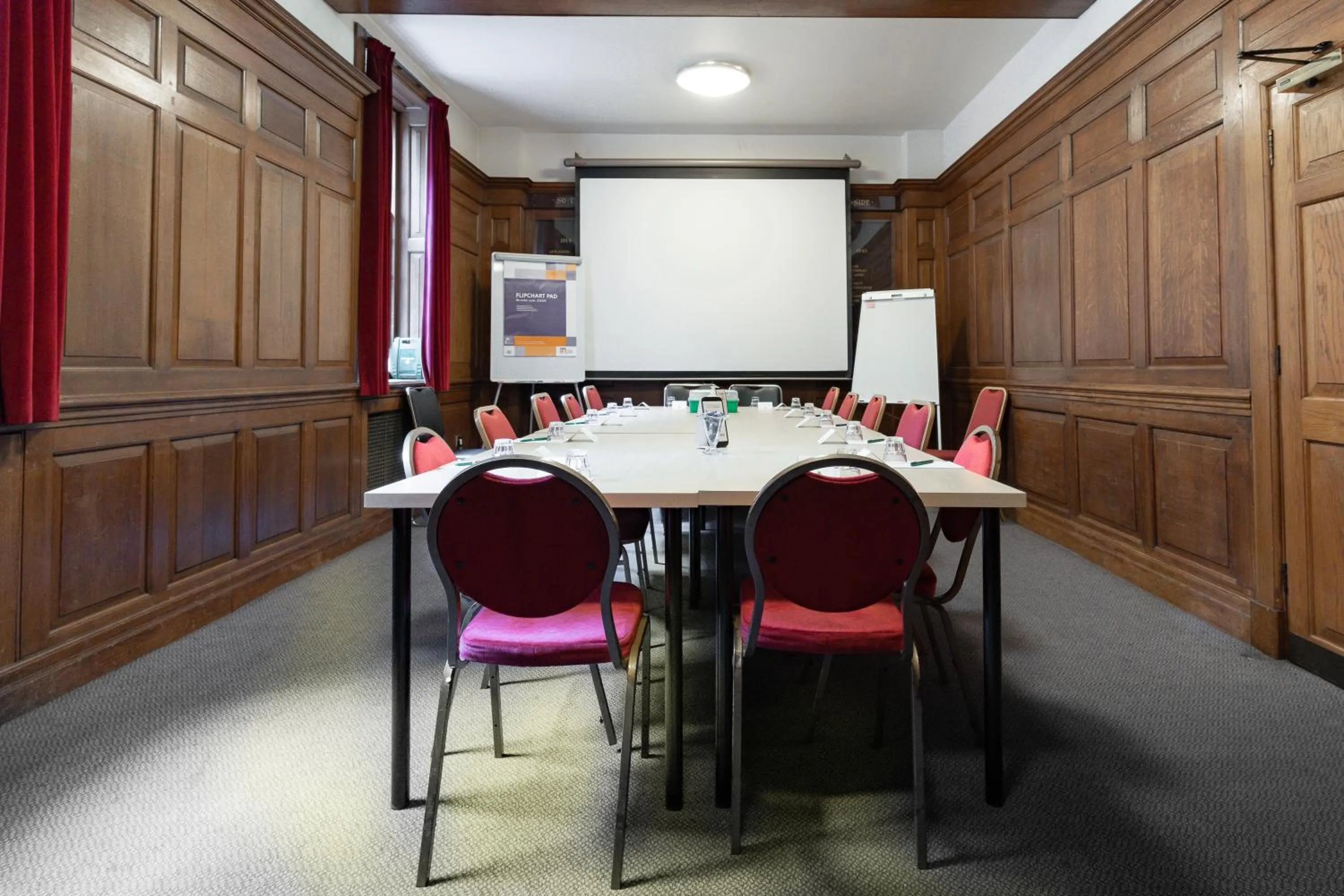 Business facilities in YHA London St Paul's