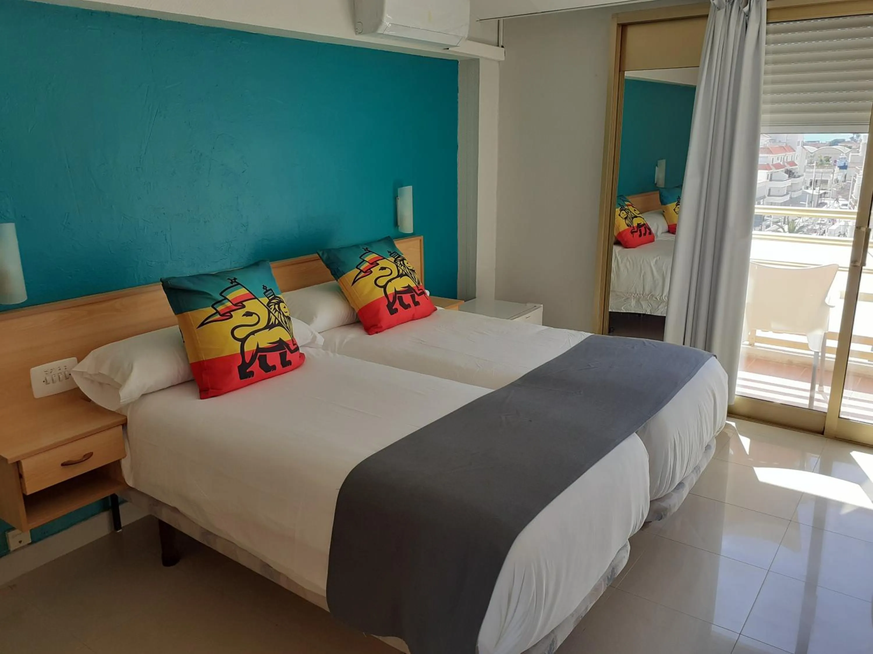 Bed in Hotel Clibomar Jamaica