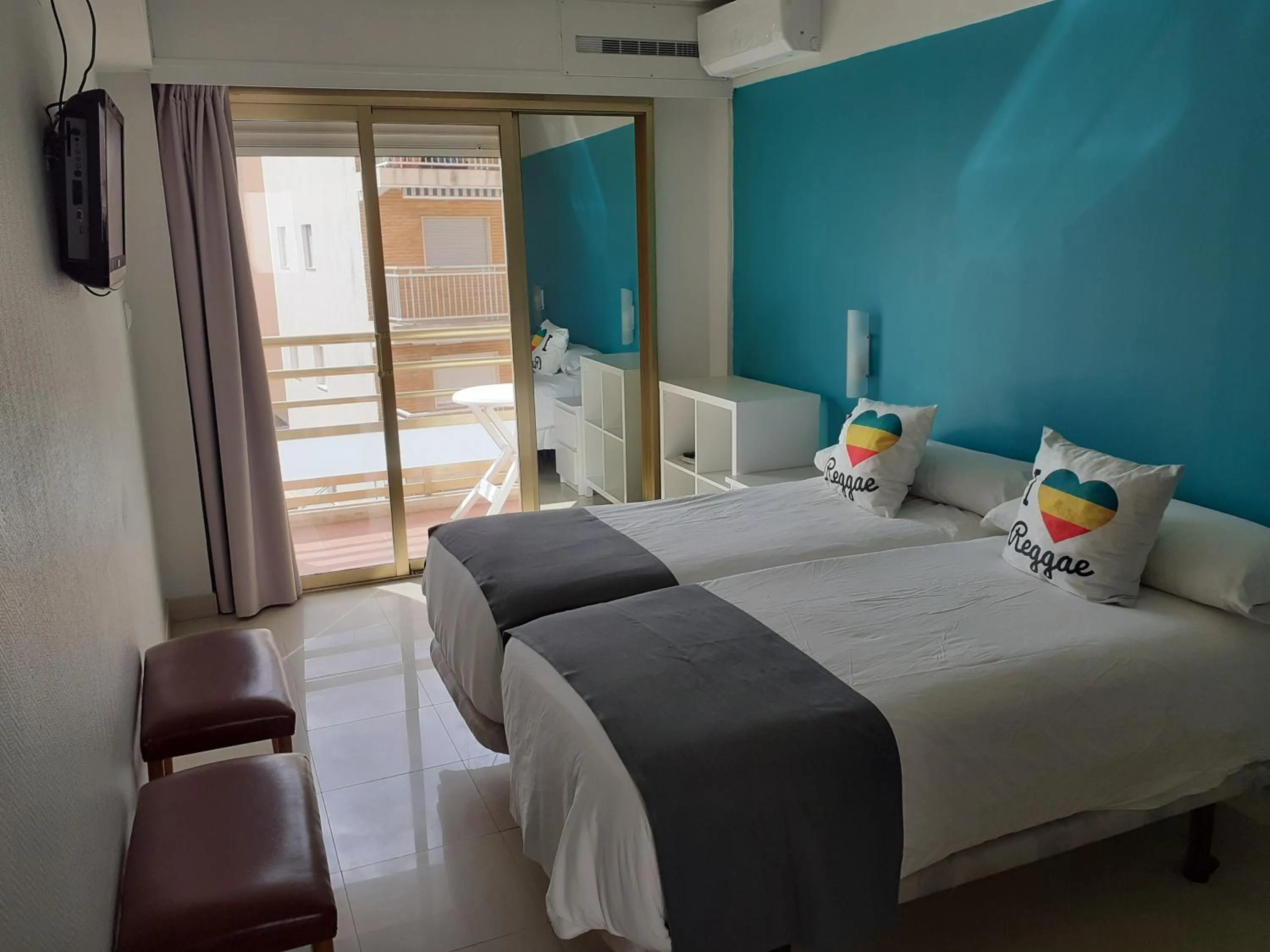 Bed in Hotel Clibomar Jamaica