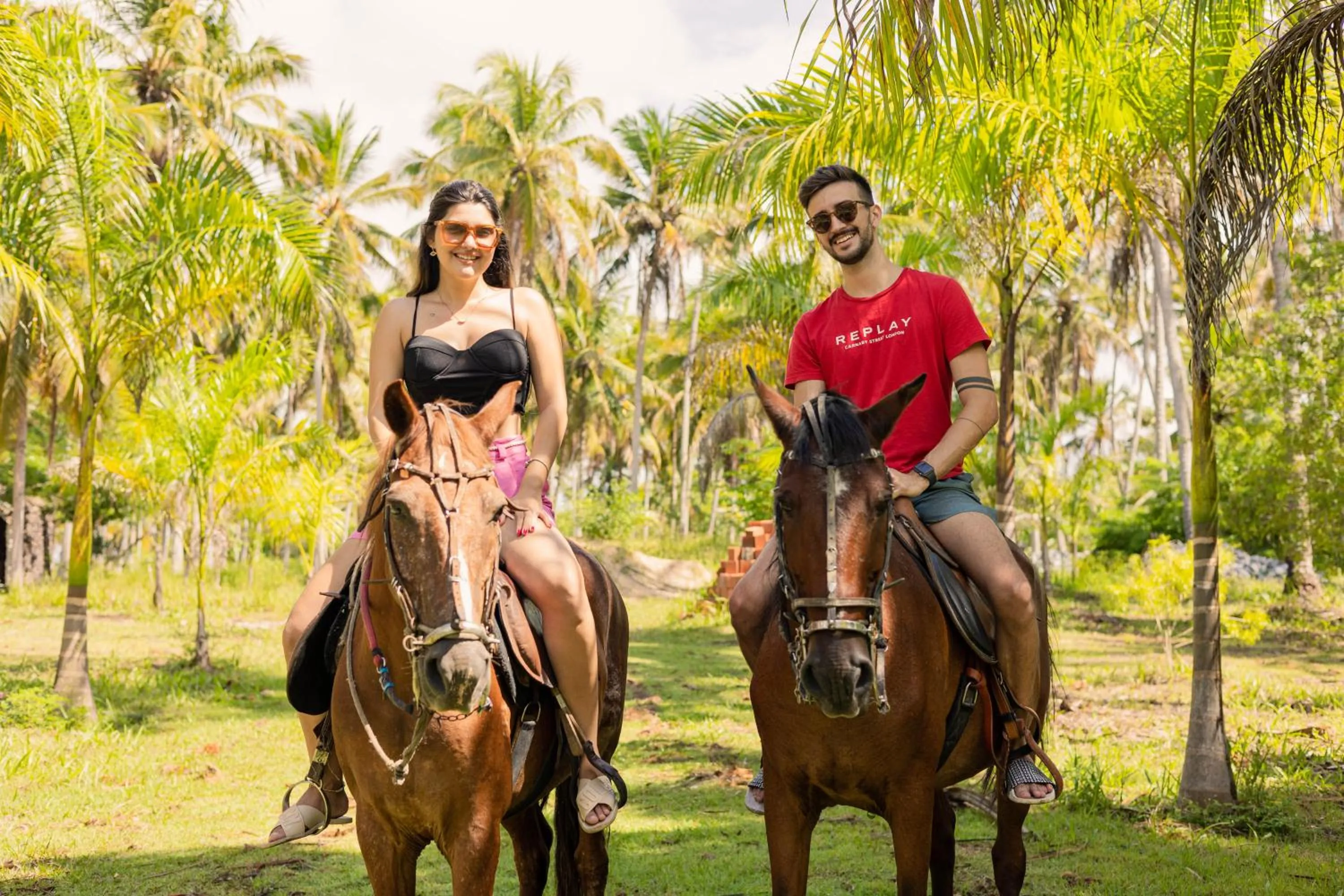 People in Eco Pousada Paraíso dos Coqueirais