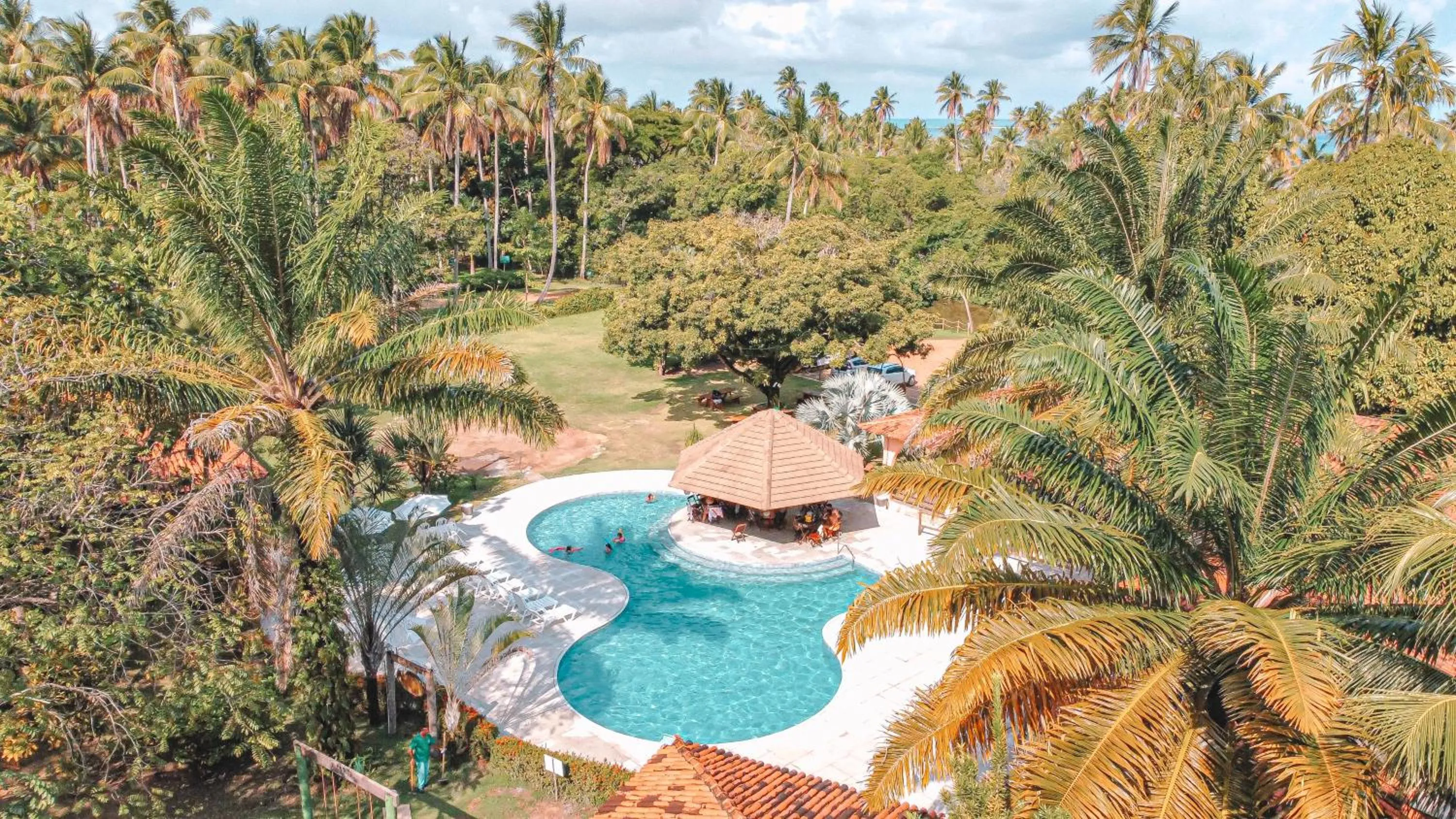 Swimming pool in Eco Pousada Paraíso dos Coqueirais
