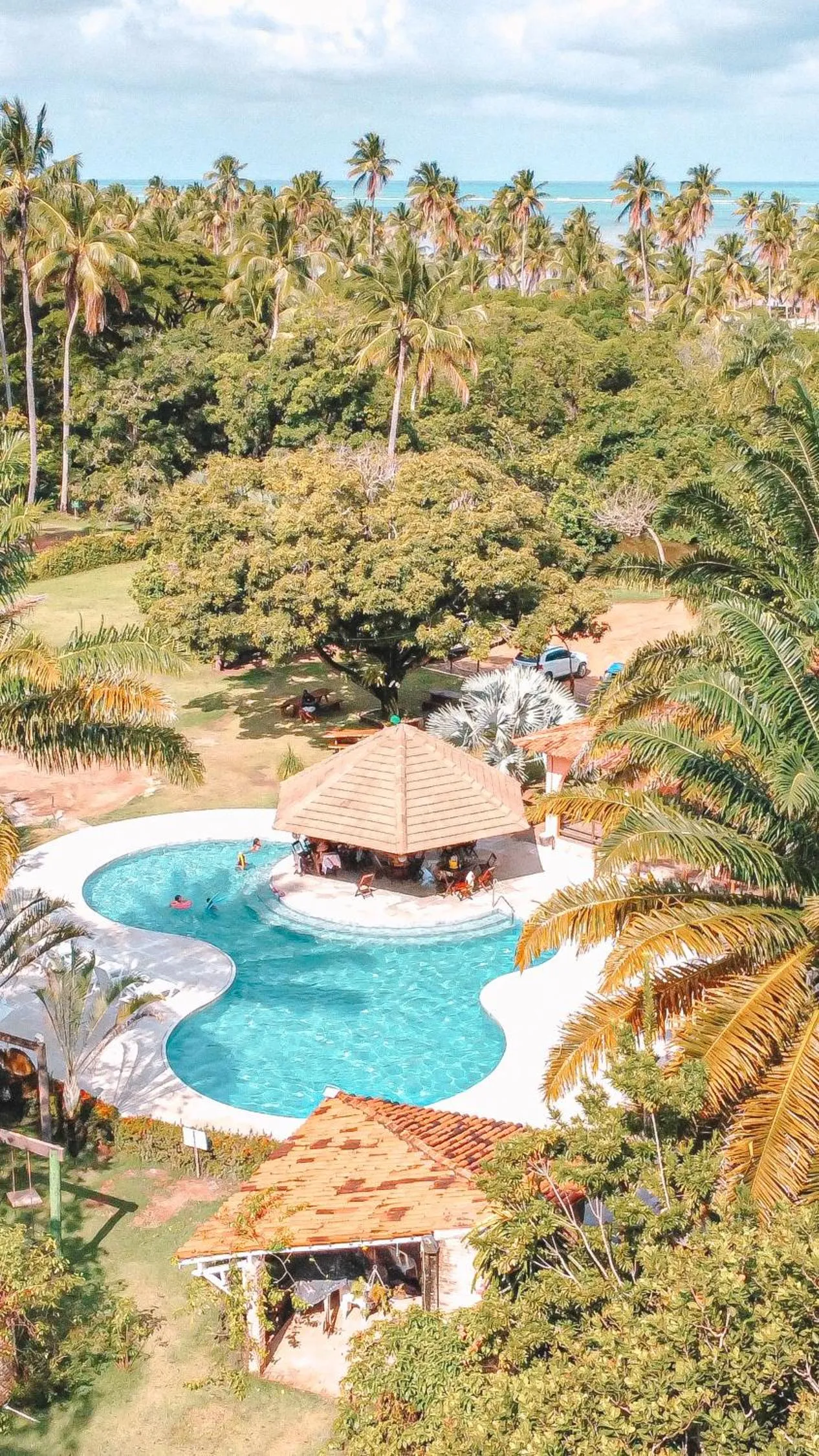 Swimming pool in Eco Pousada Paraíso dos Coqueirais