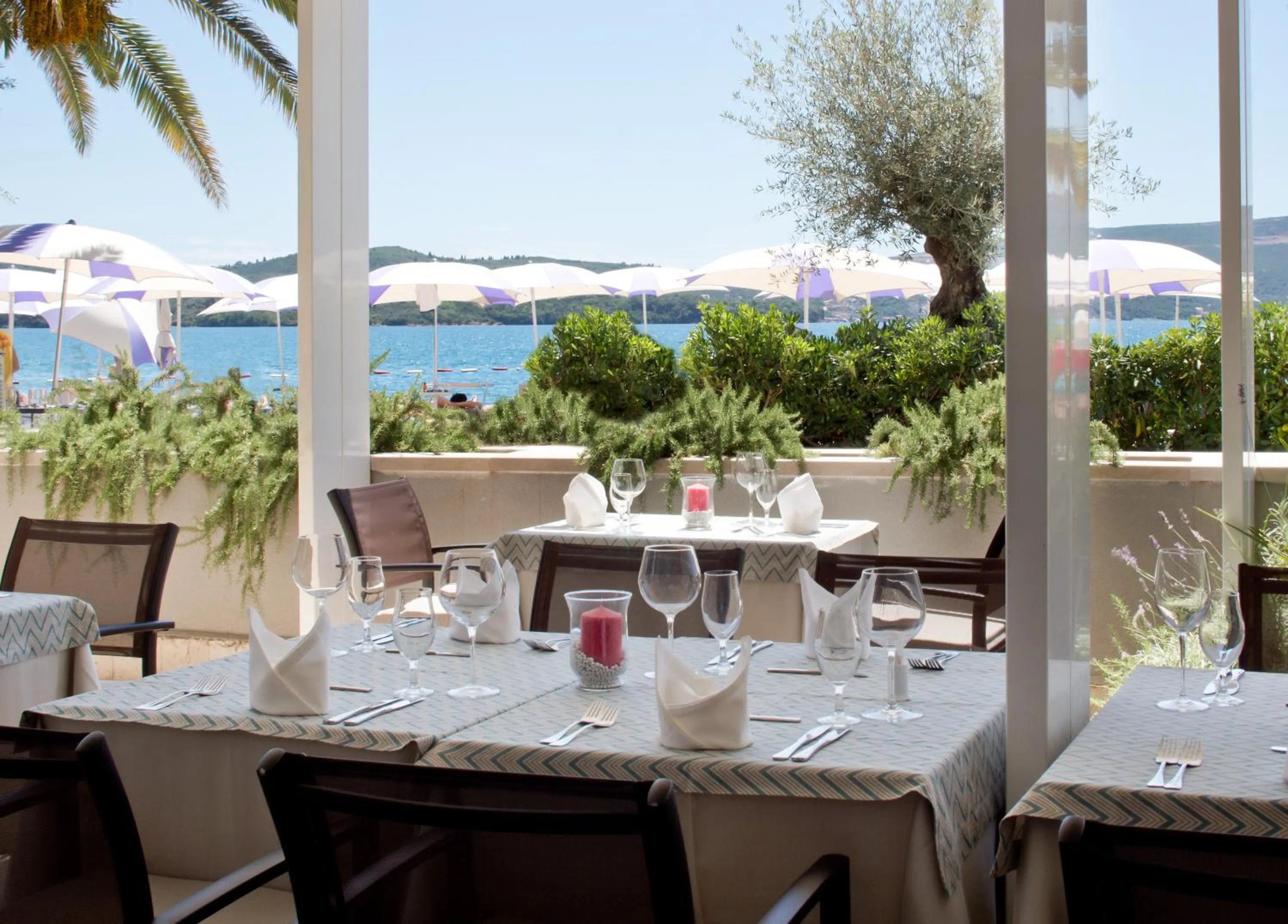 Restaurant/places to eat in Hotel Palma
