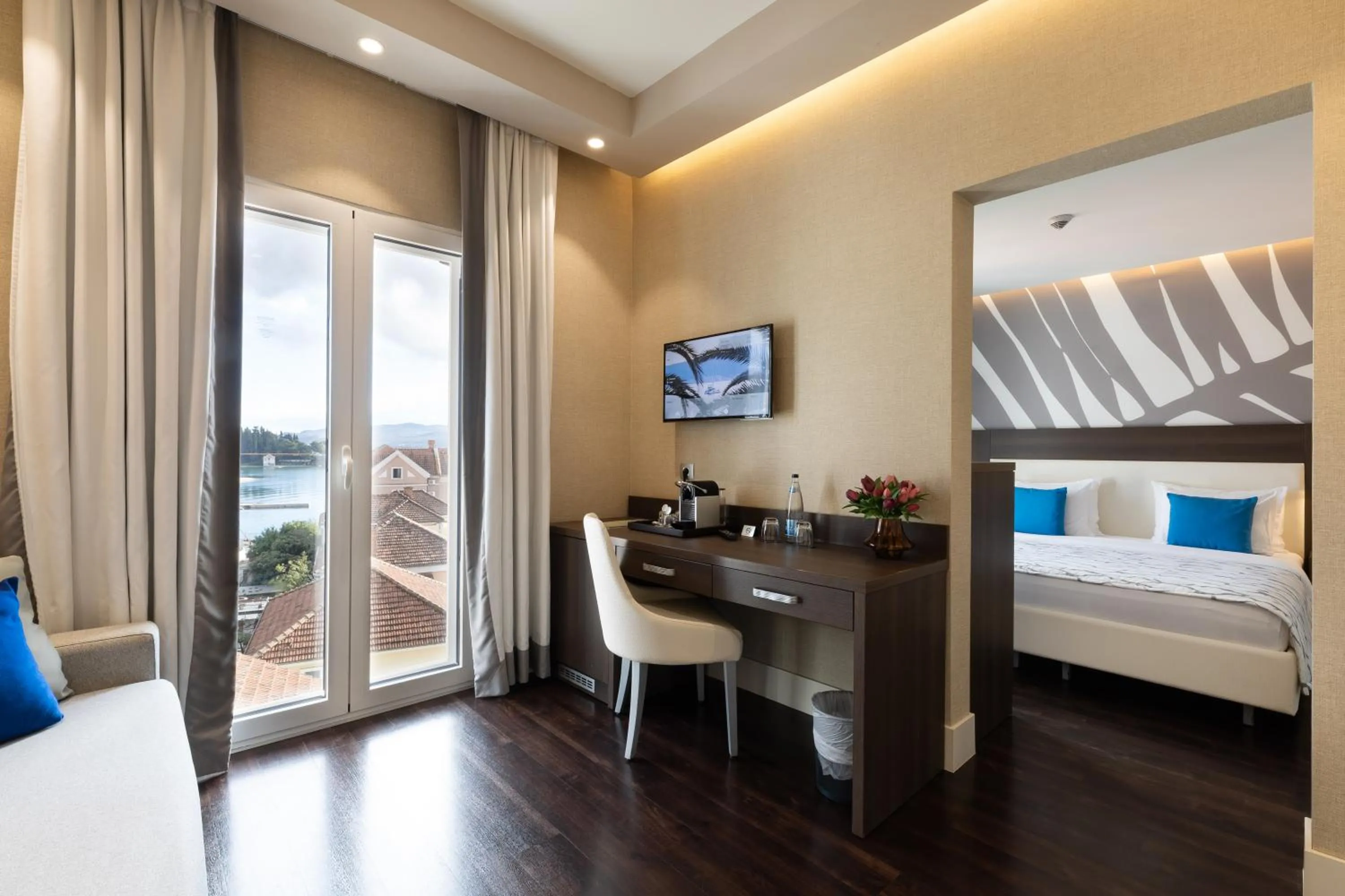 Communal lounge/ TV room, Bed in Hotel Palma