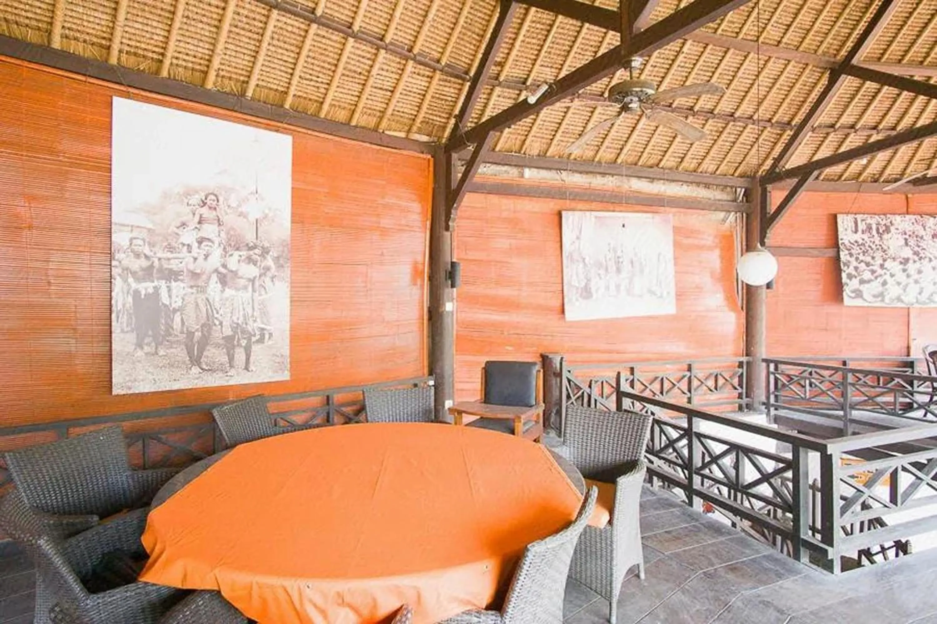 Restaurant/places to eat in Taman Unique Hotel Senggigi