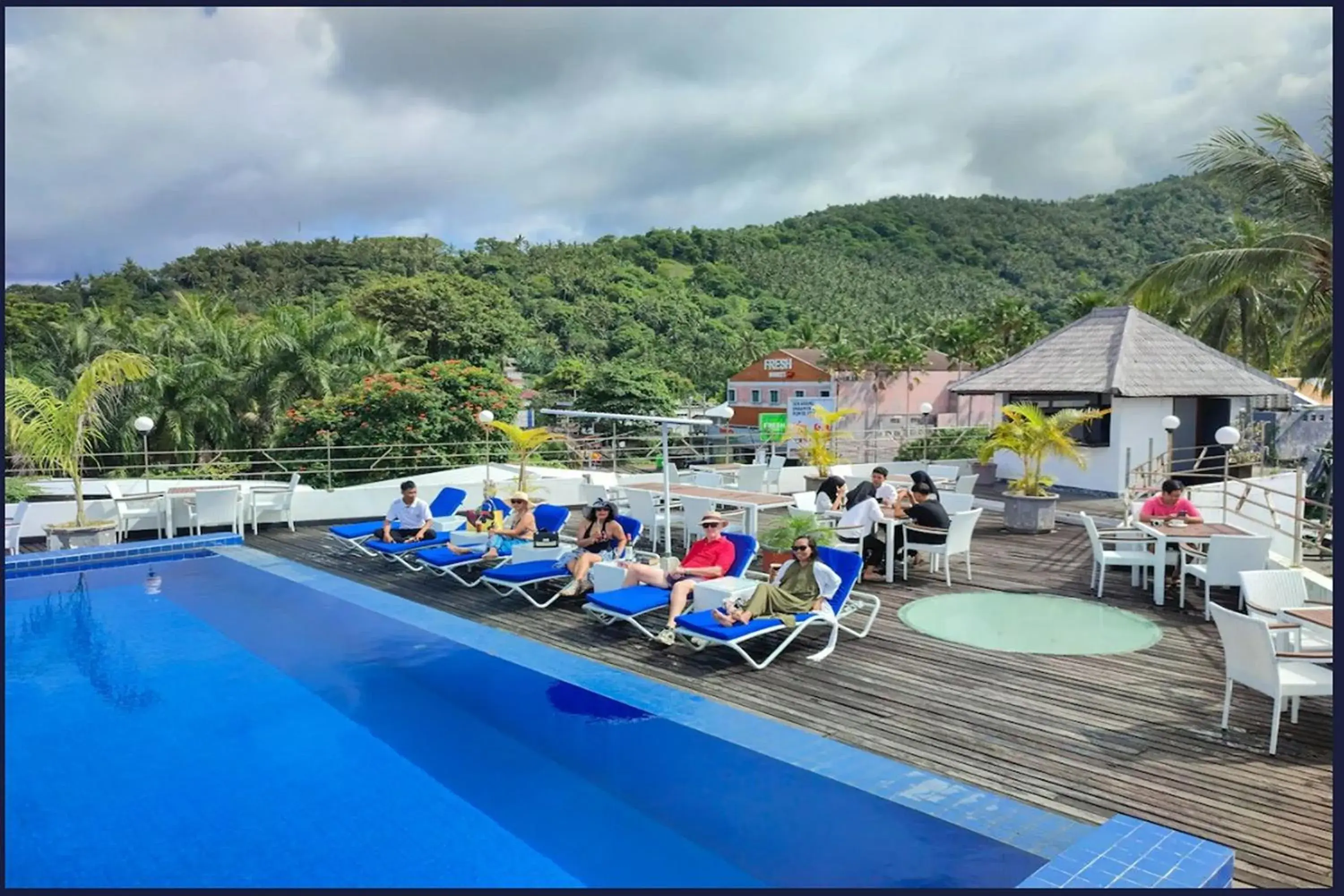 Swimming pool in Taman Unique Hotel Senggigi Swimming pool in Taman Unique Hotel Senggigi