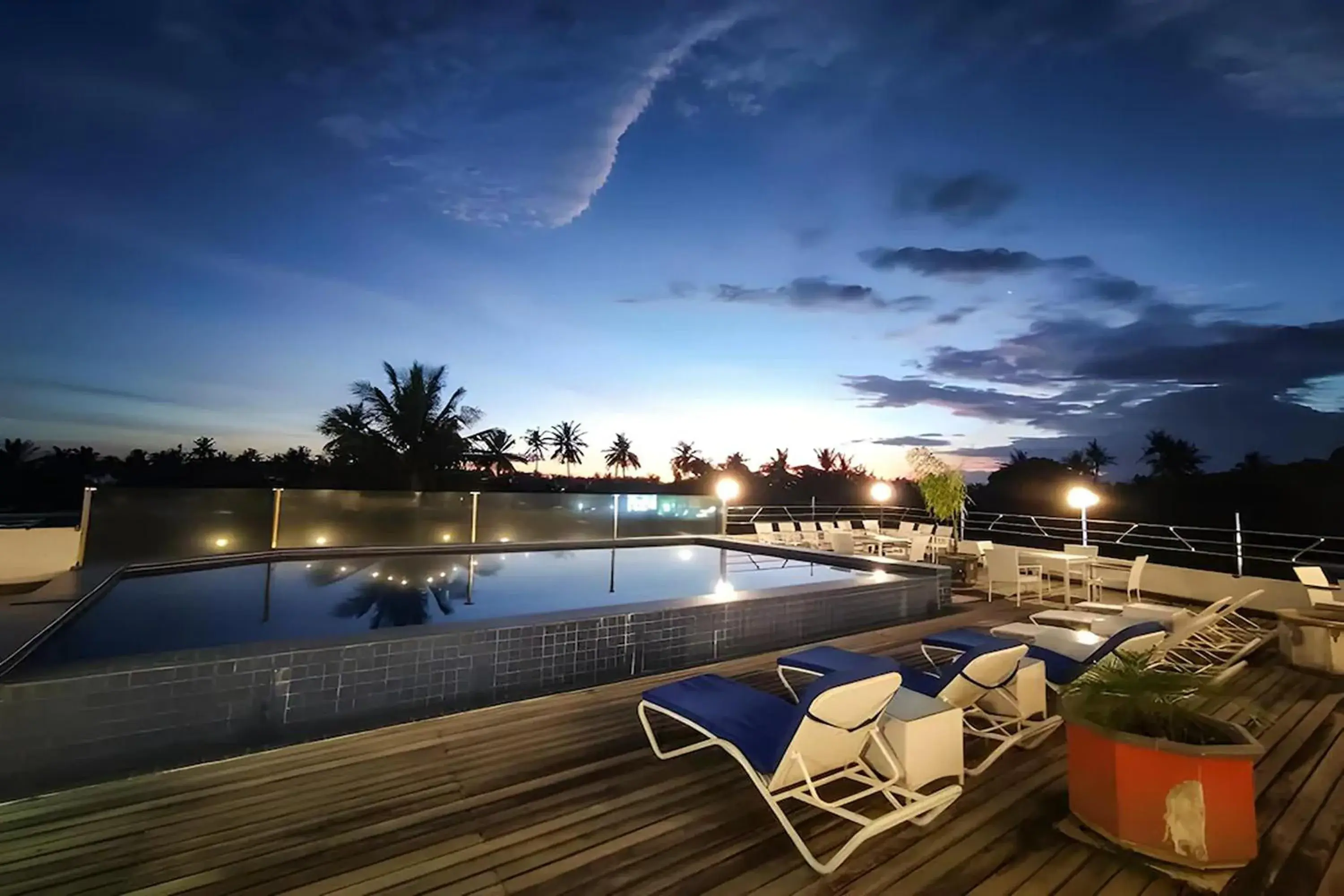 Swimming pool in Taman Unique Hotel Senggigi Swimming pool in Taman Unique Hotel Senggigi