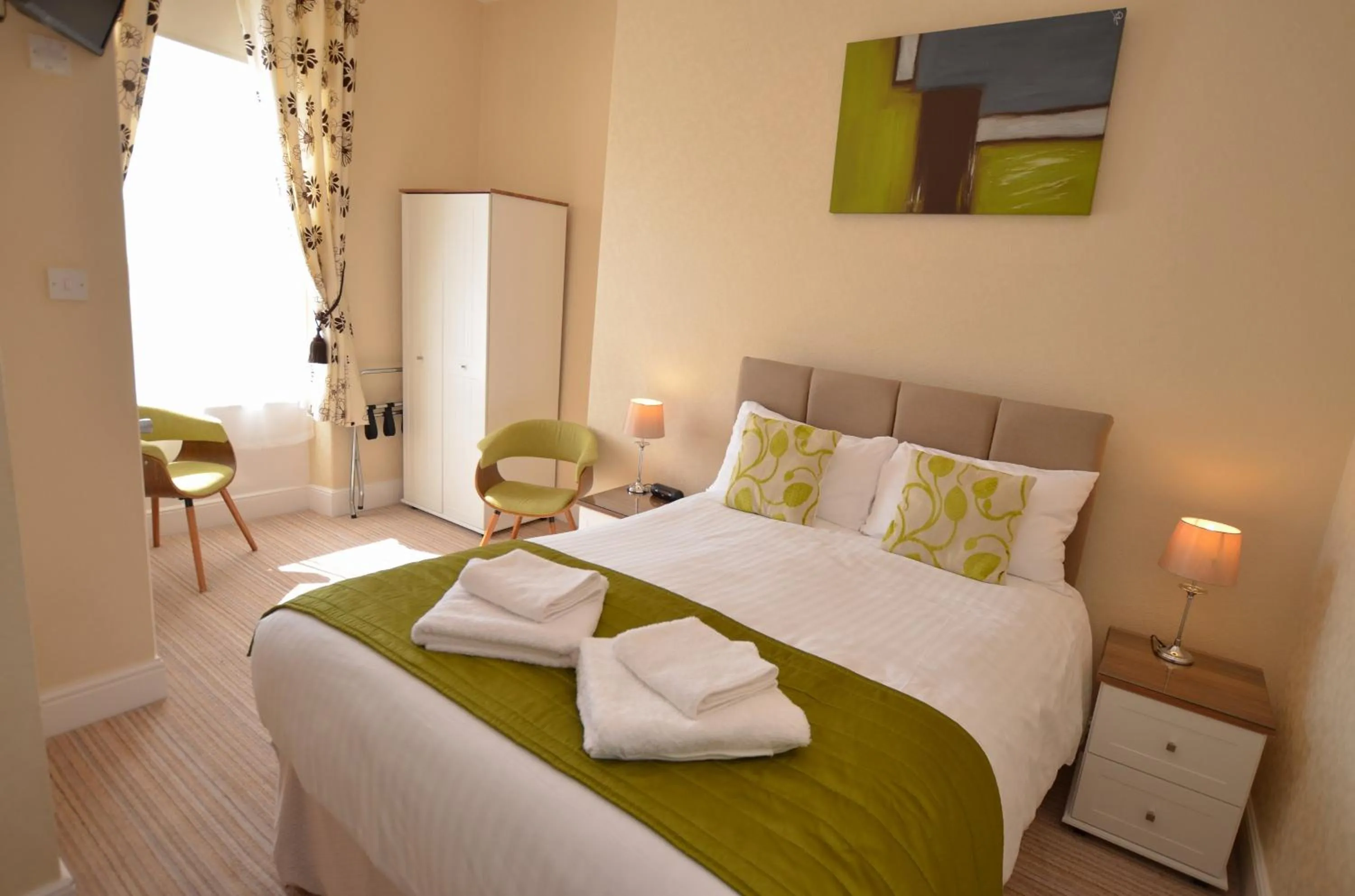 Bedroom, Bed in St. Hilary Guest House