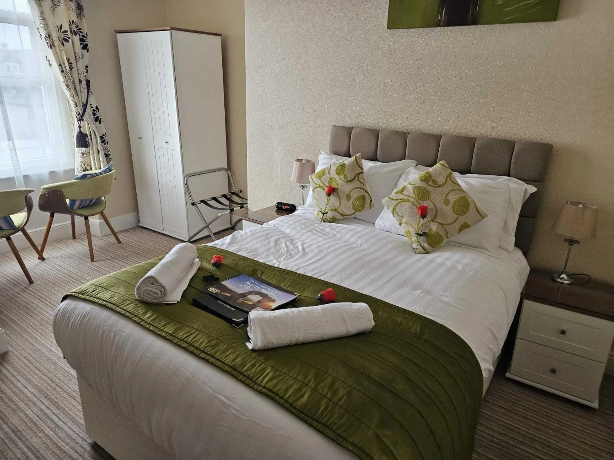 Bedroom, Bed in St. Hilary Guest House