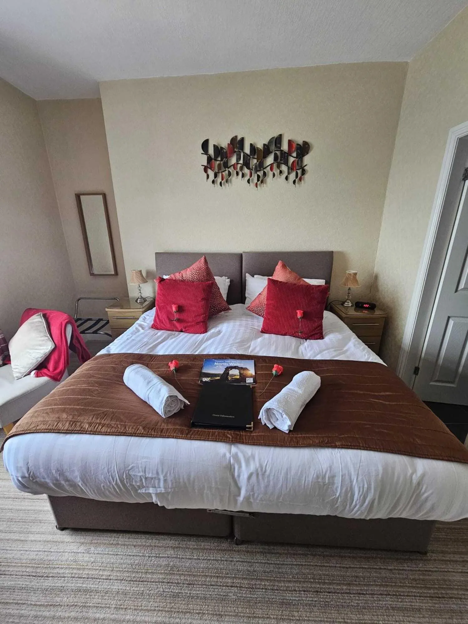 Bedroom, Bed in St. Hilary Guest House