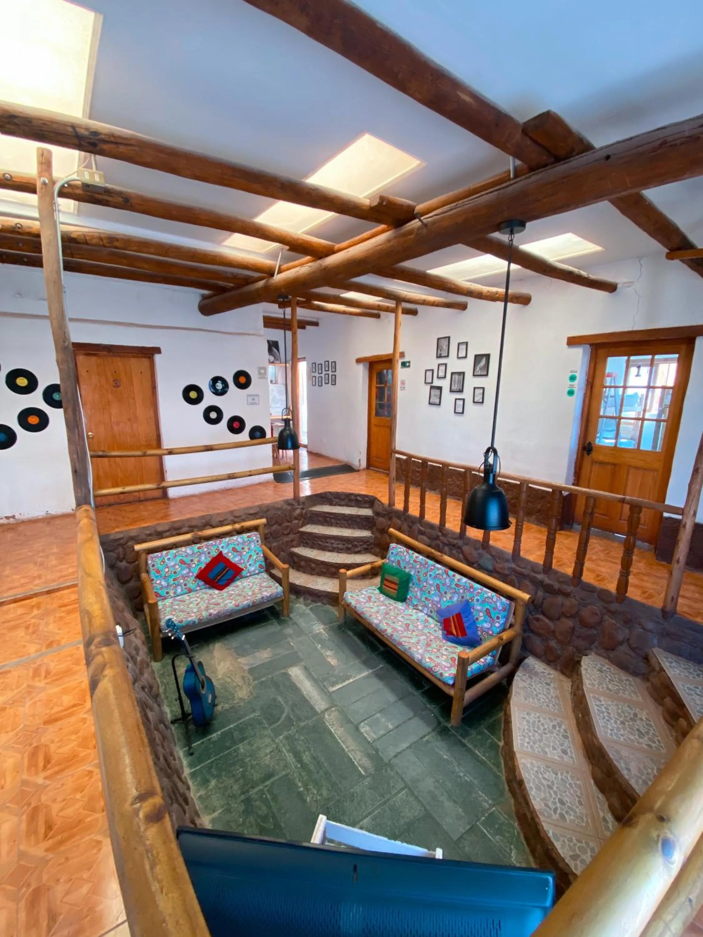 Communal lounge/ TV room in Rey Lagarto Hostel