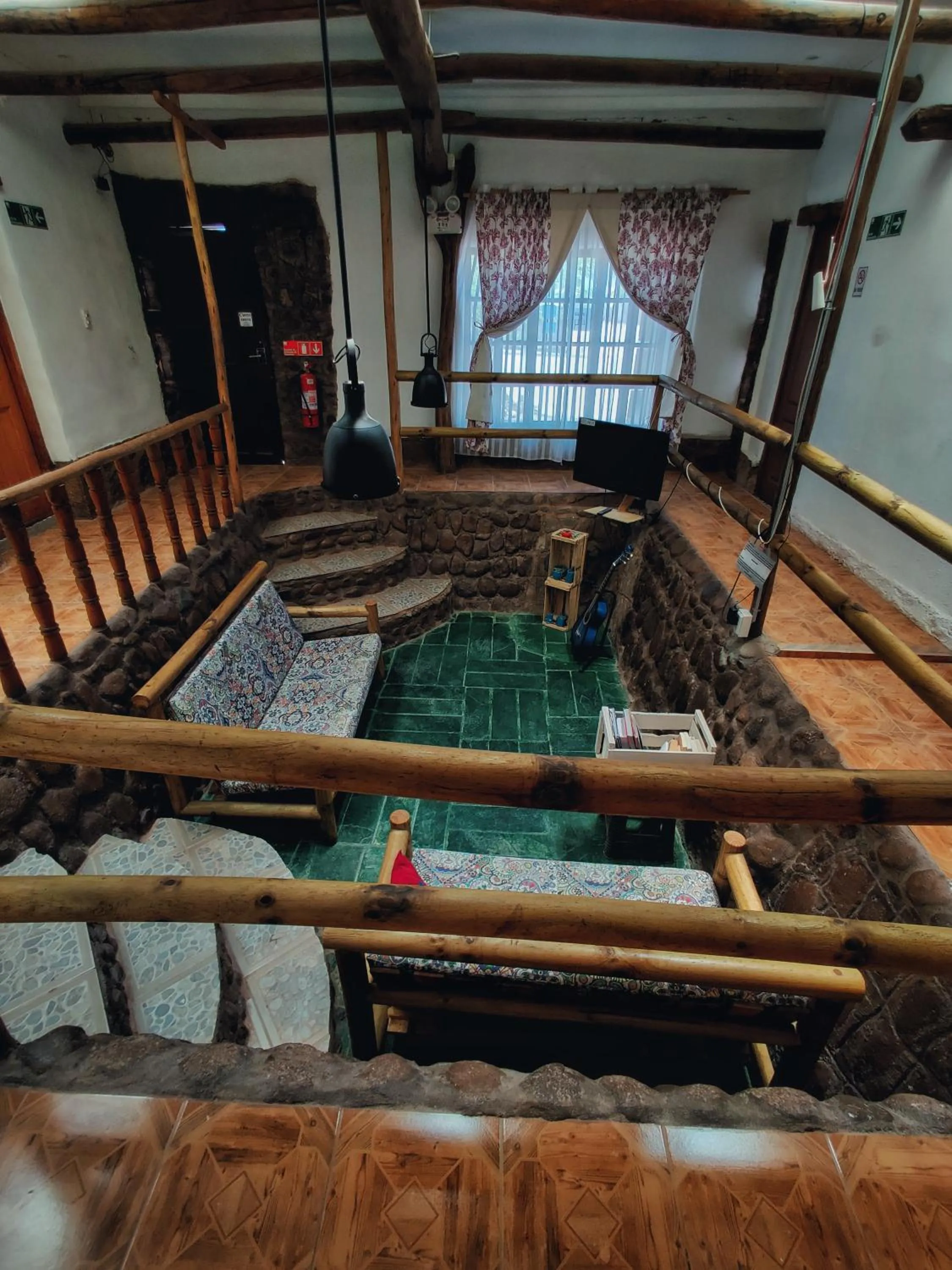 Communal lounge/ TV room in Rey Lagarto Hostel