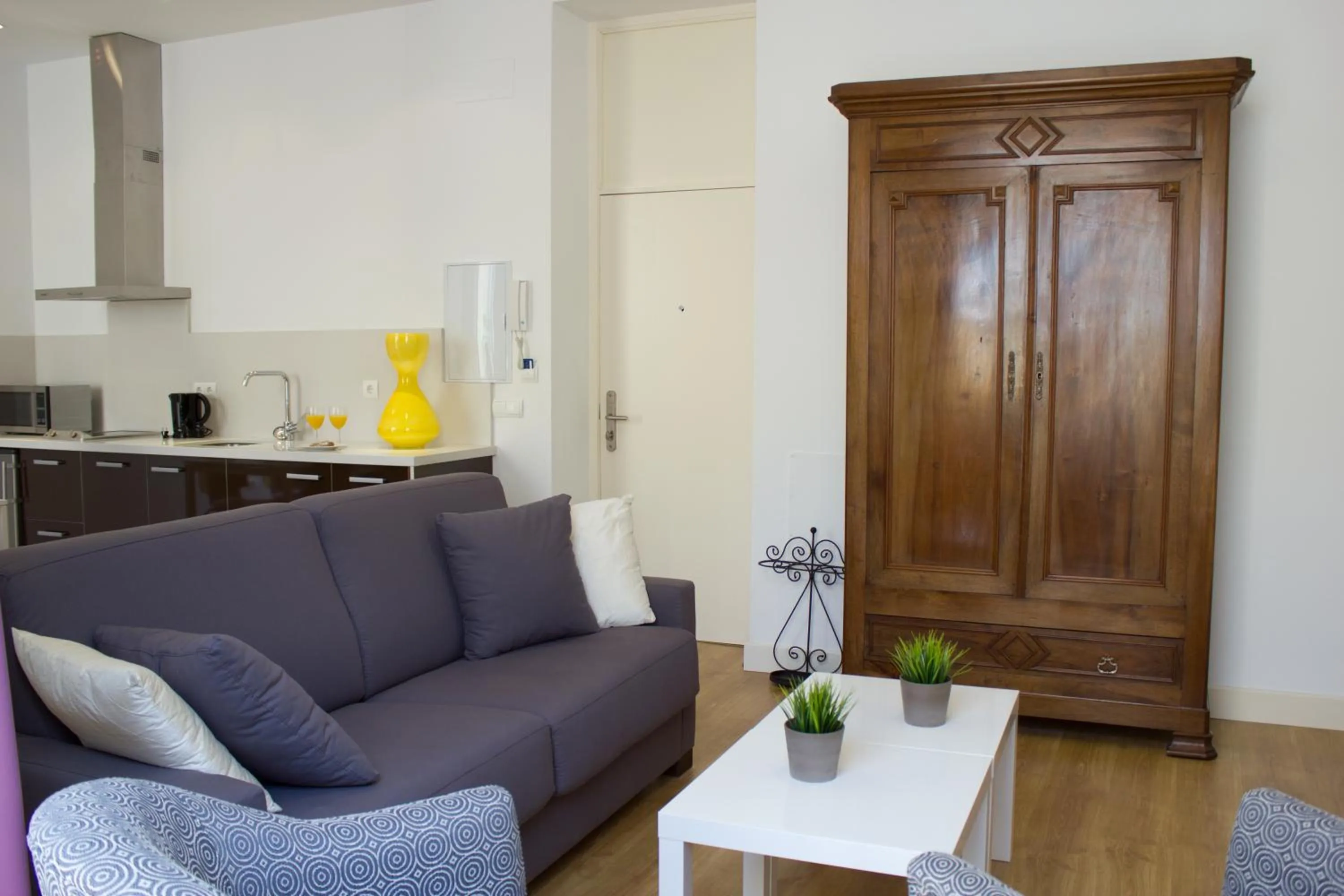 Seating area in Life Apartments Alberto Lista