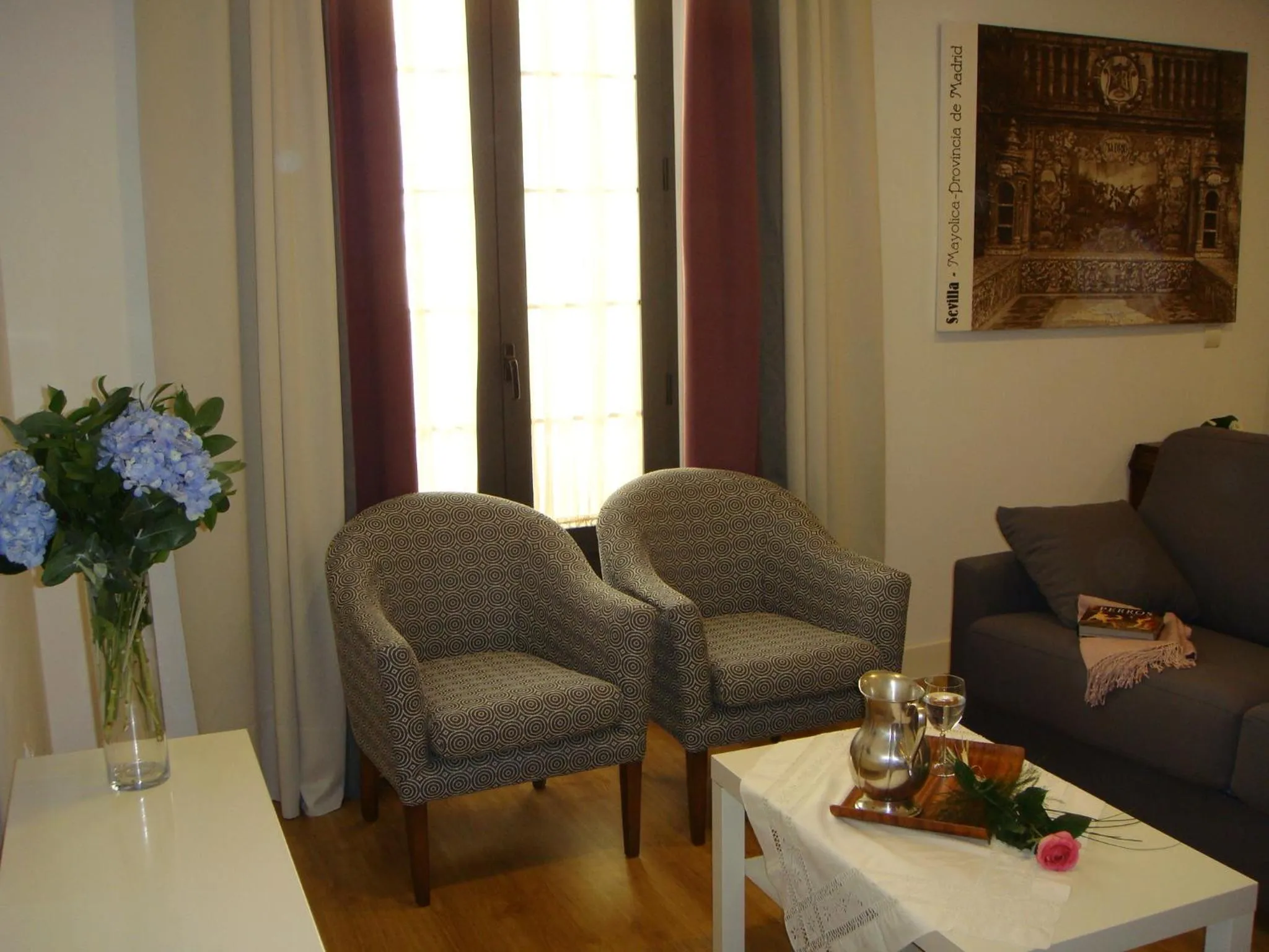 Seating area in Life Apartments Alberto Lista