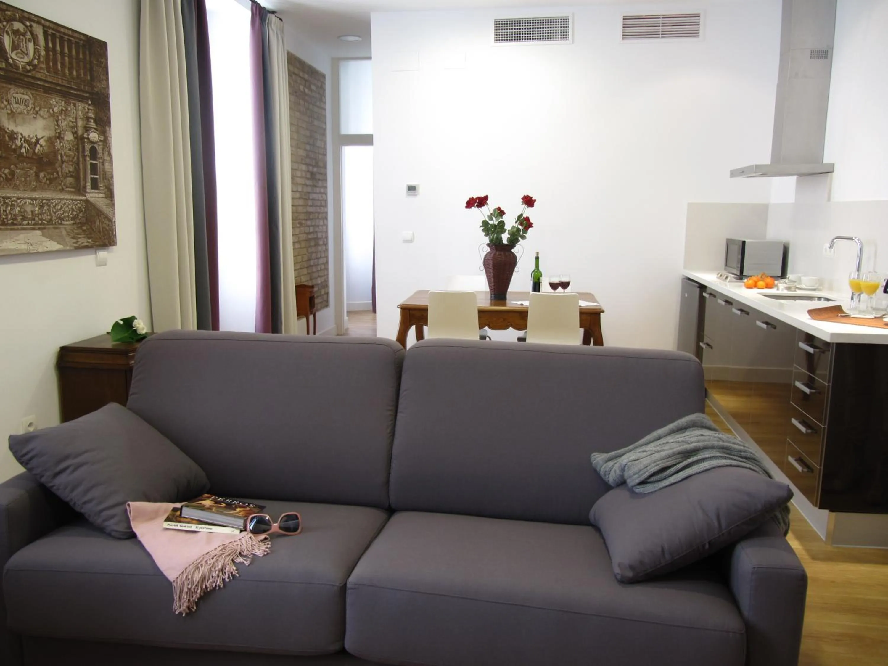 Seating area in Life Apartments Alberto Lista