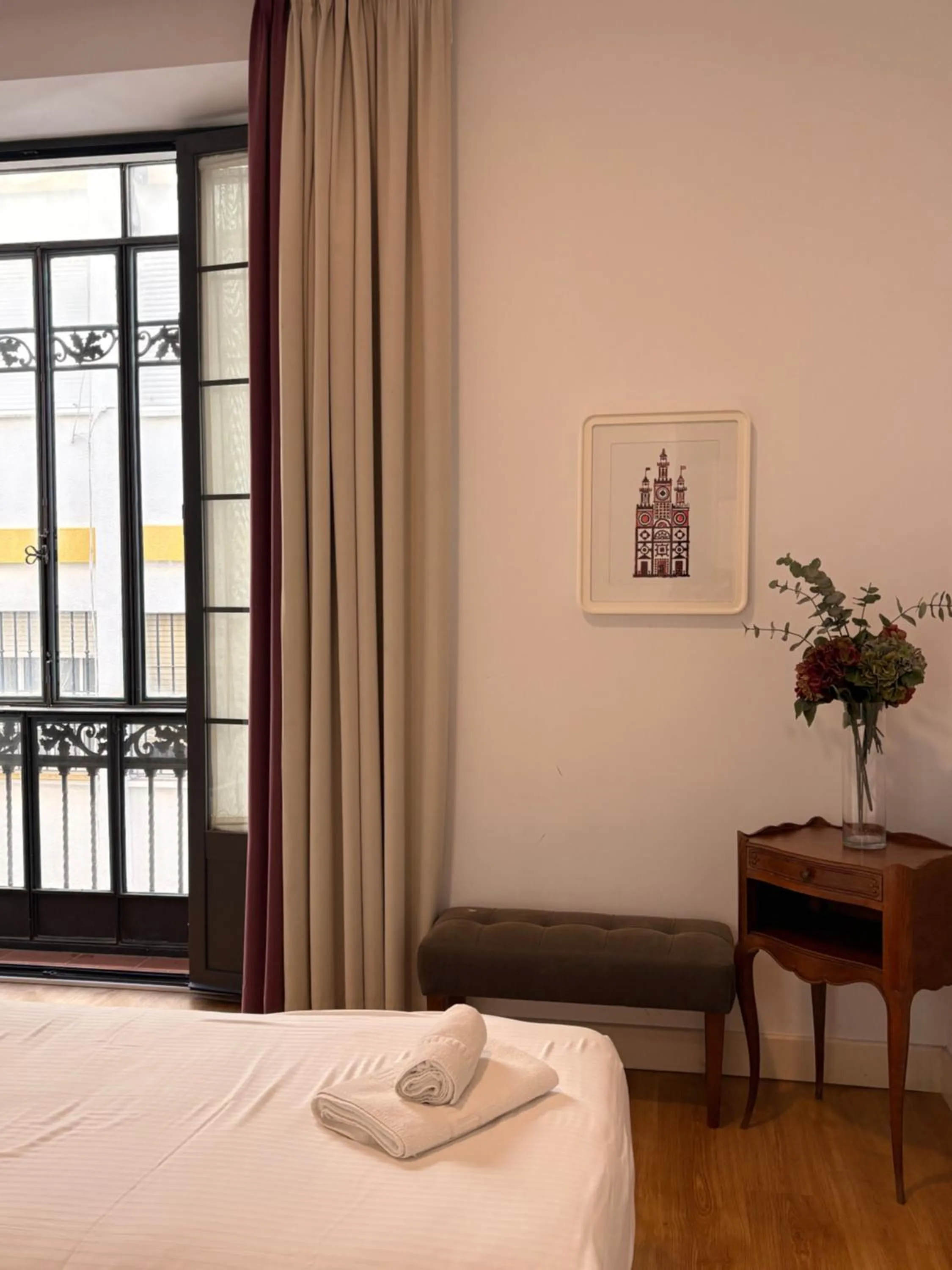 Property building, Bed in Life Apartments Alberto Lista