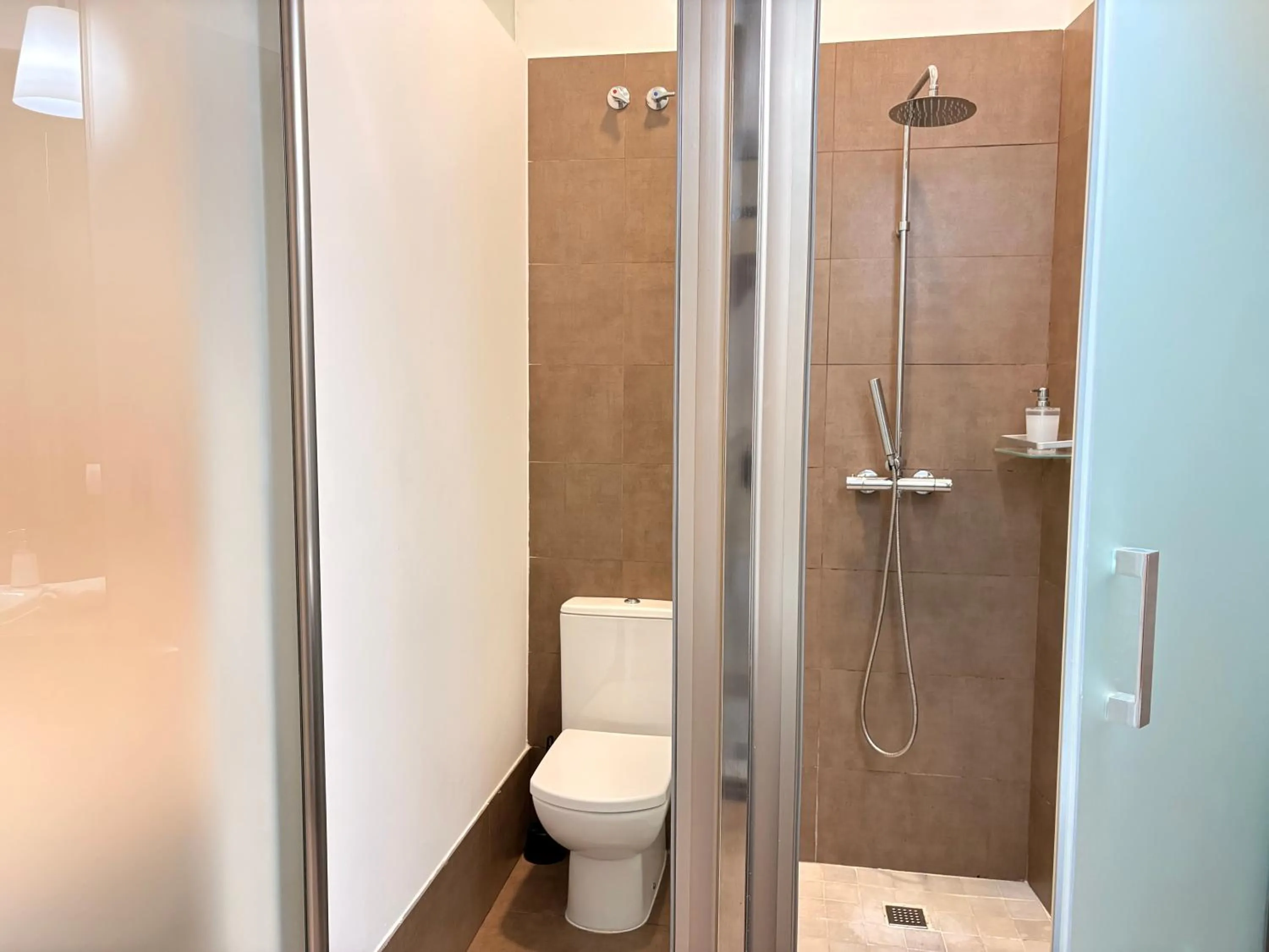 Shower in Life Apartments Alberto Lista