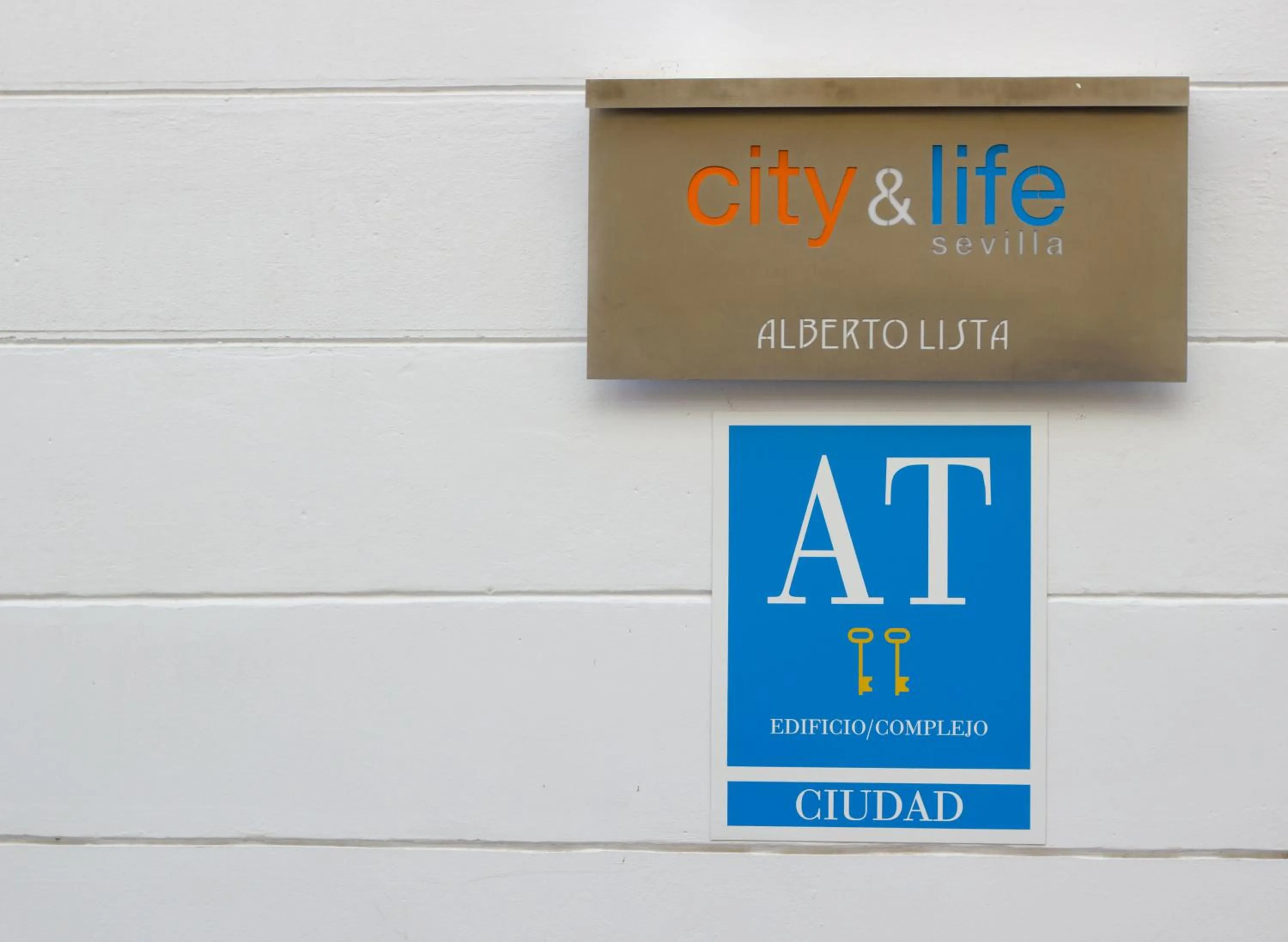 Facade/entrance in Life Apartments Alberto Lista