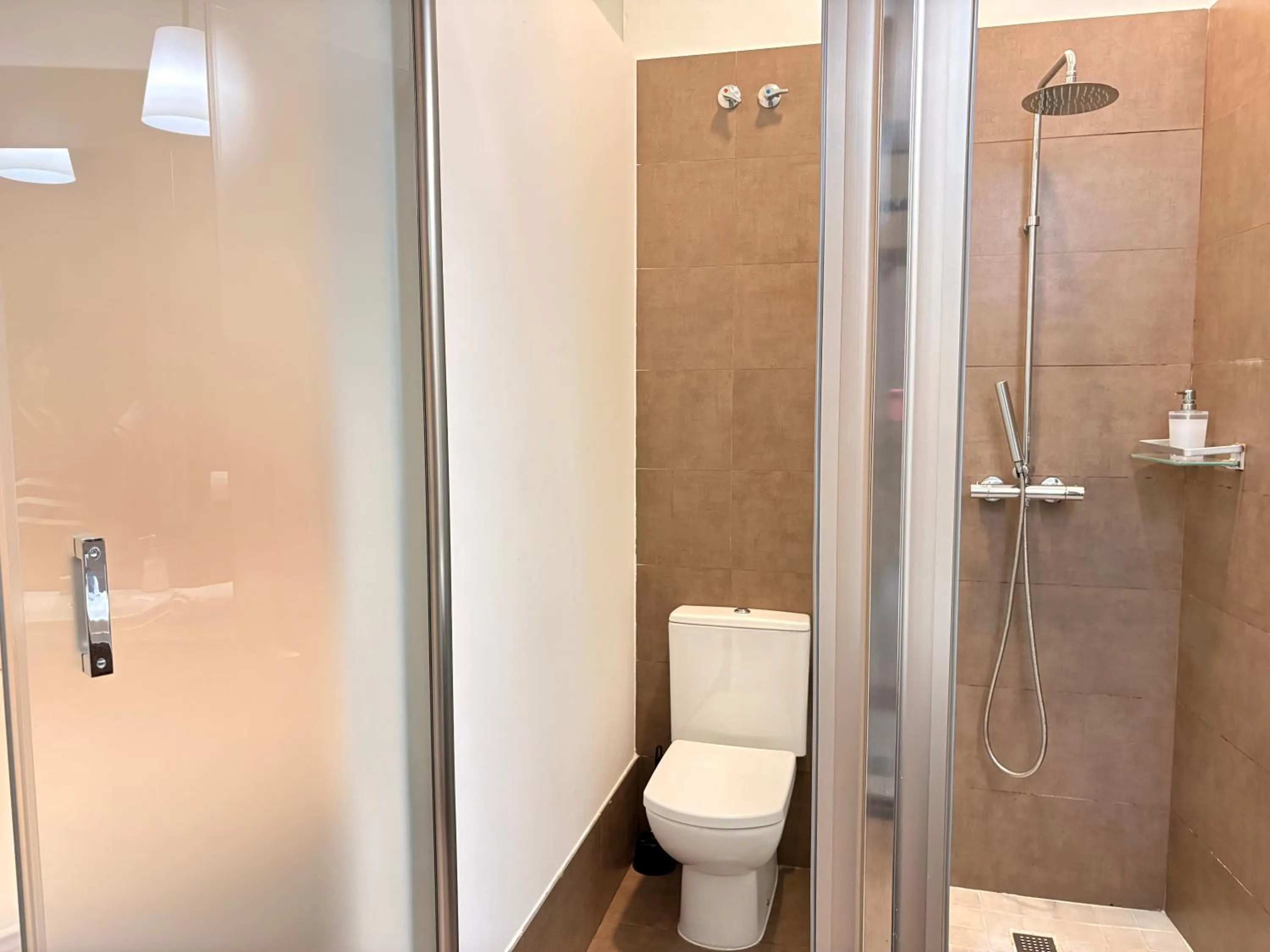 Shower in Life Apartments Alberto Lista