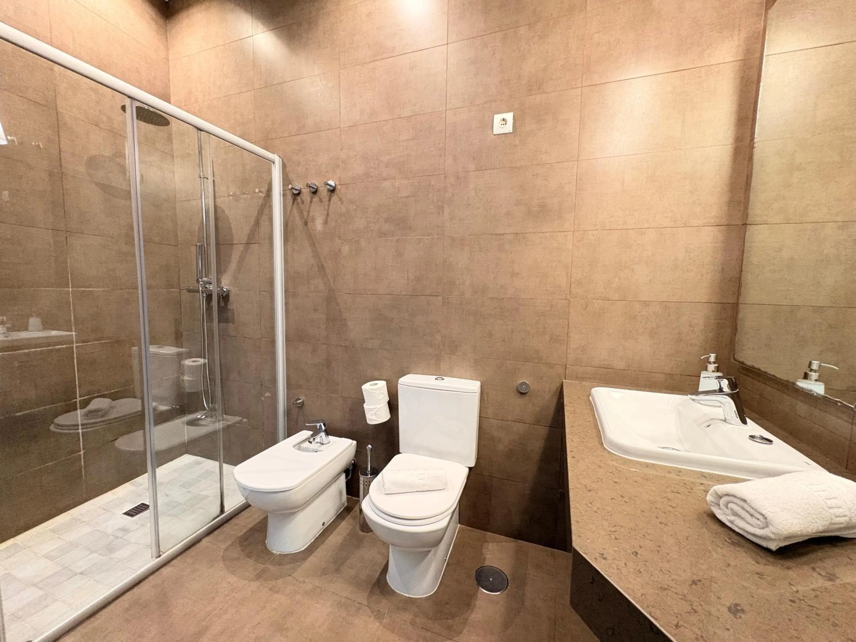 Shower in Life Apartments Alberto Lista