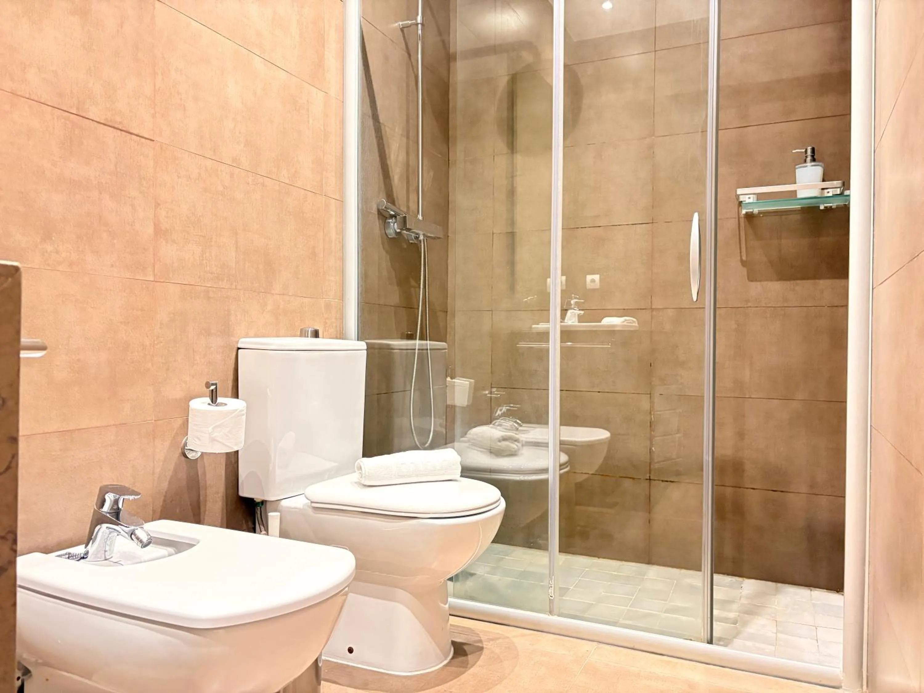 Shower in Life Apartments Alberto Lista