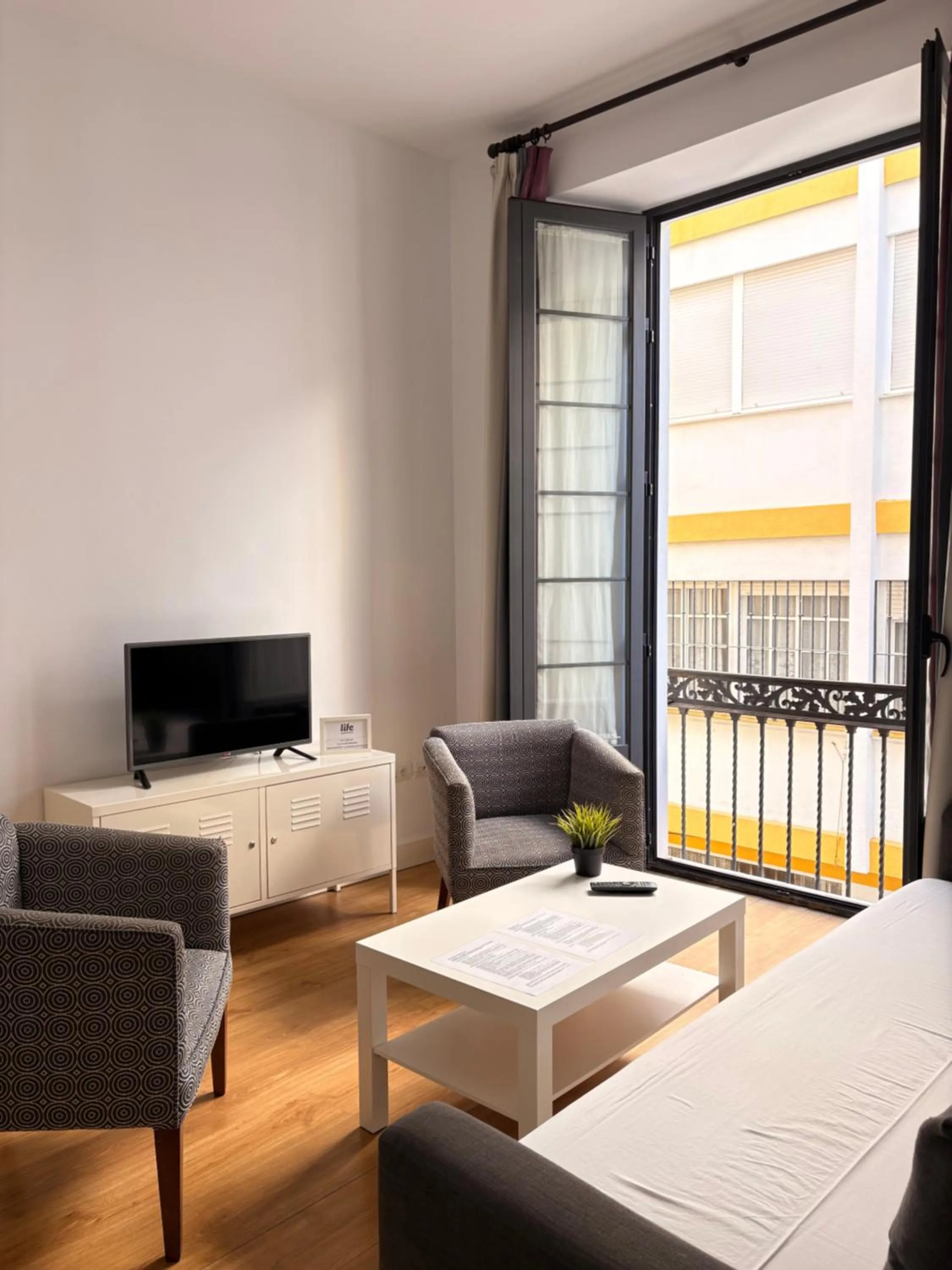 Communal lounge/ TV room, Bed in Life Apartments Alberto Lista