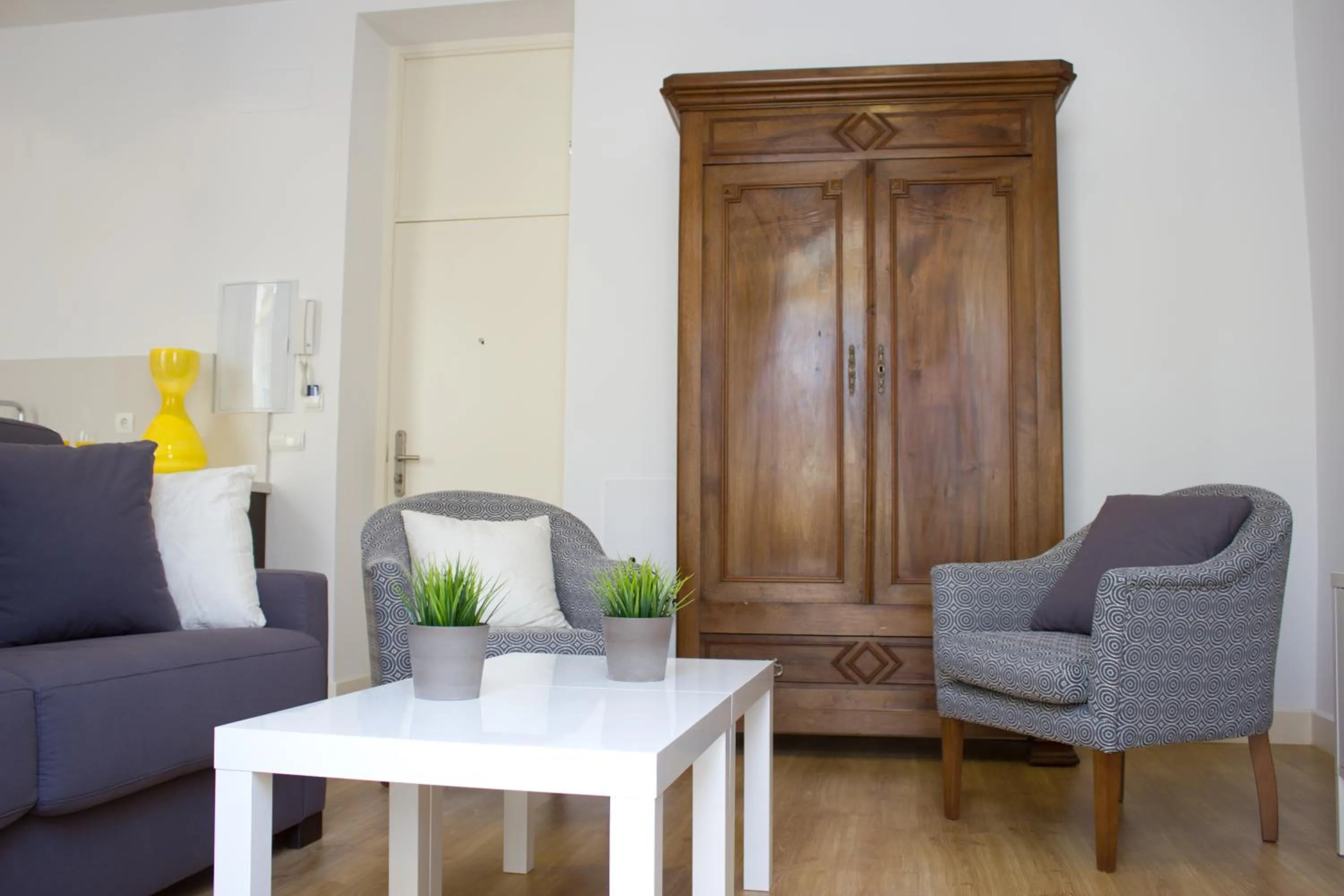 Seating area in Life Apartments Alberto Lista