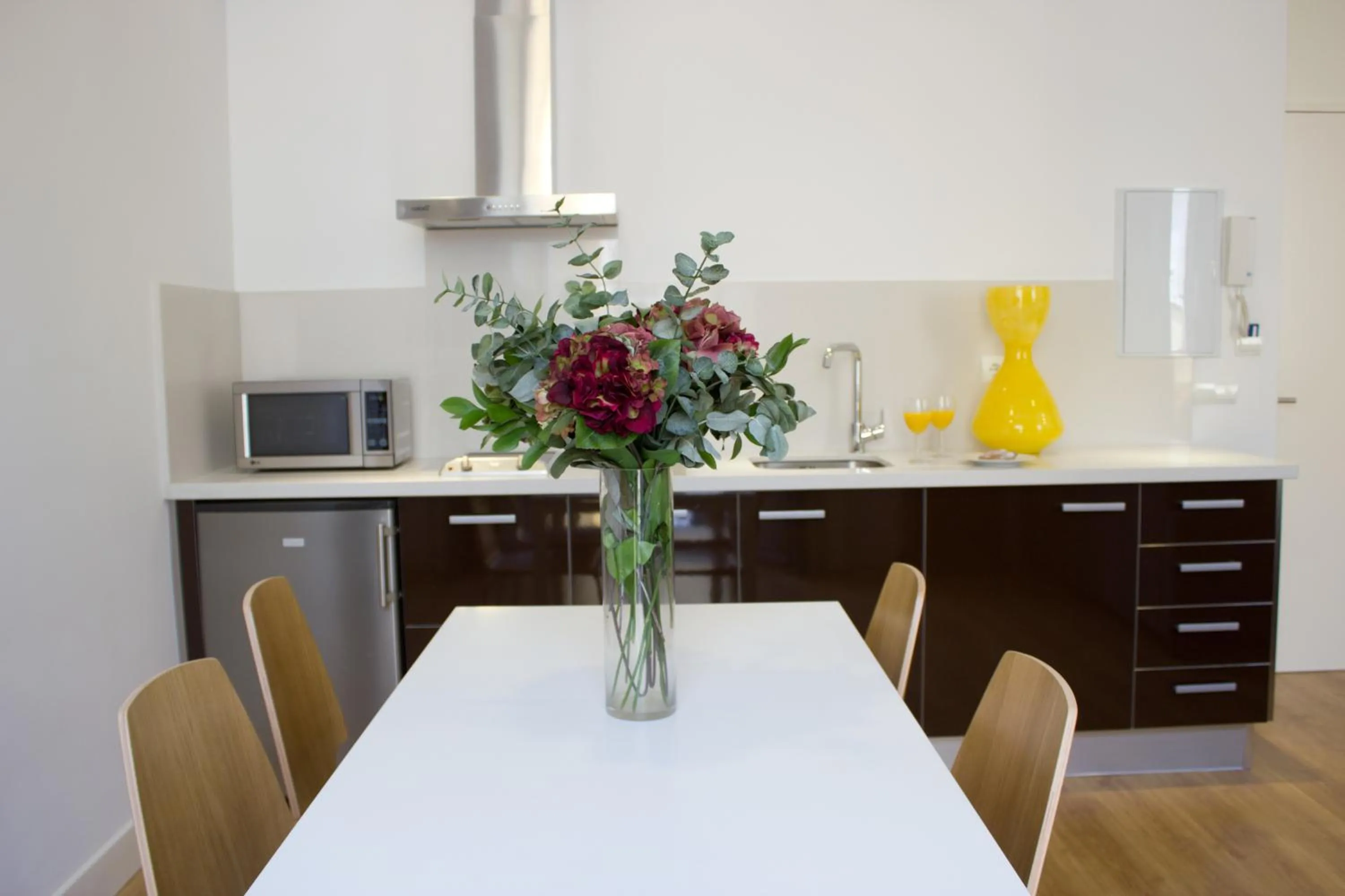 Dining area in Life Apartments Alberto Lista