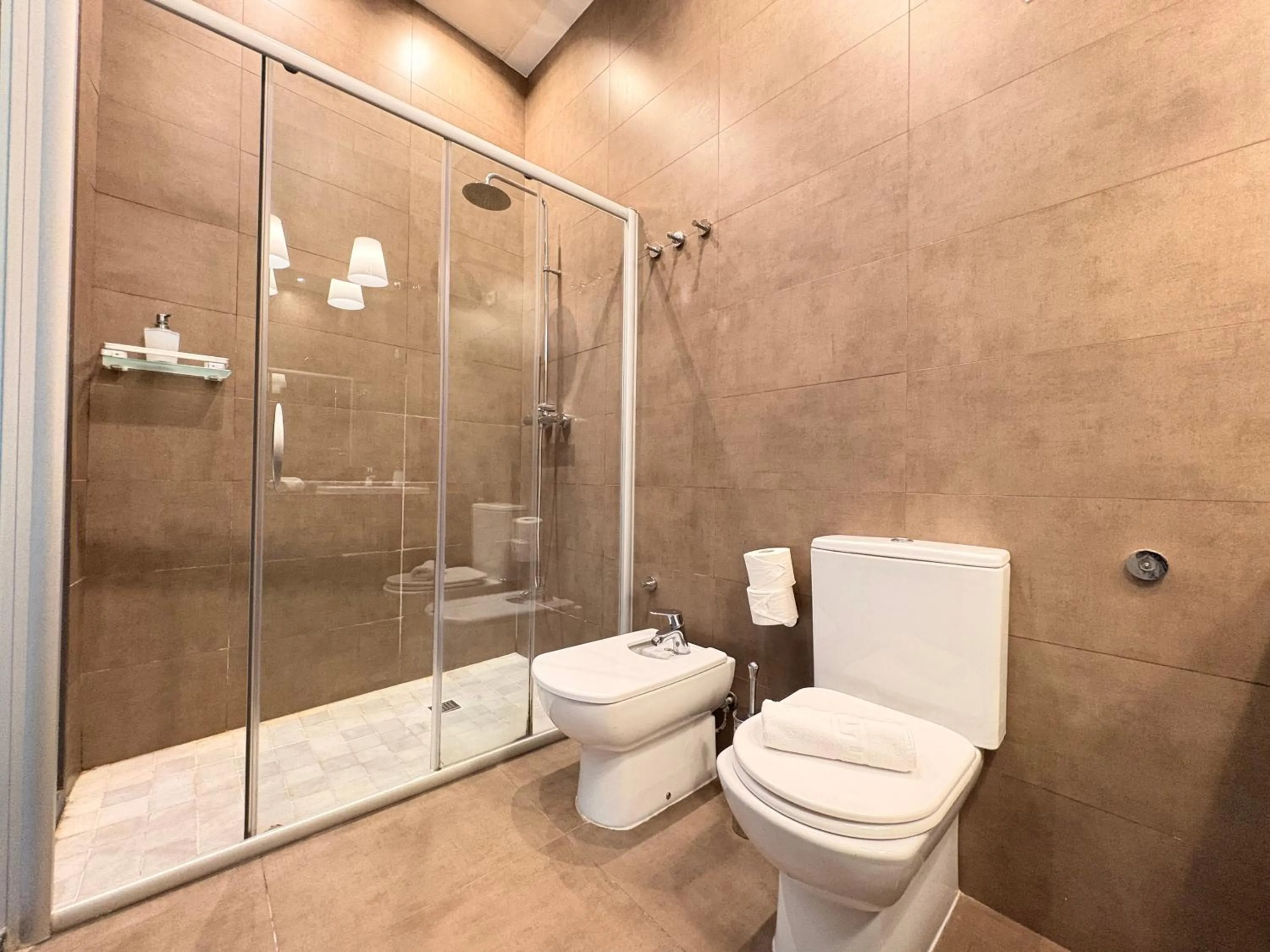 Shower in Life Apartments Alberto Lista