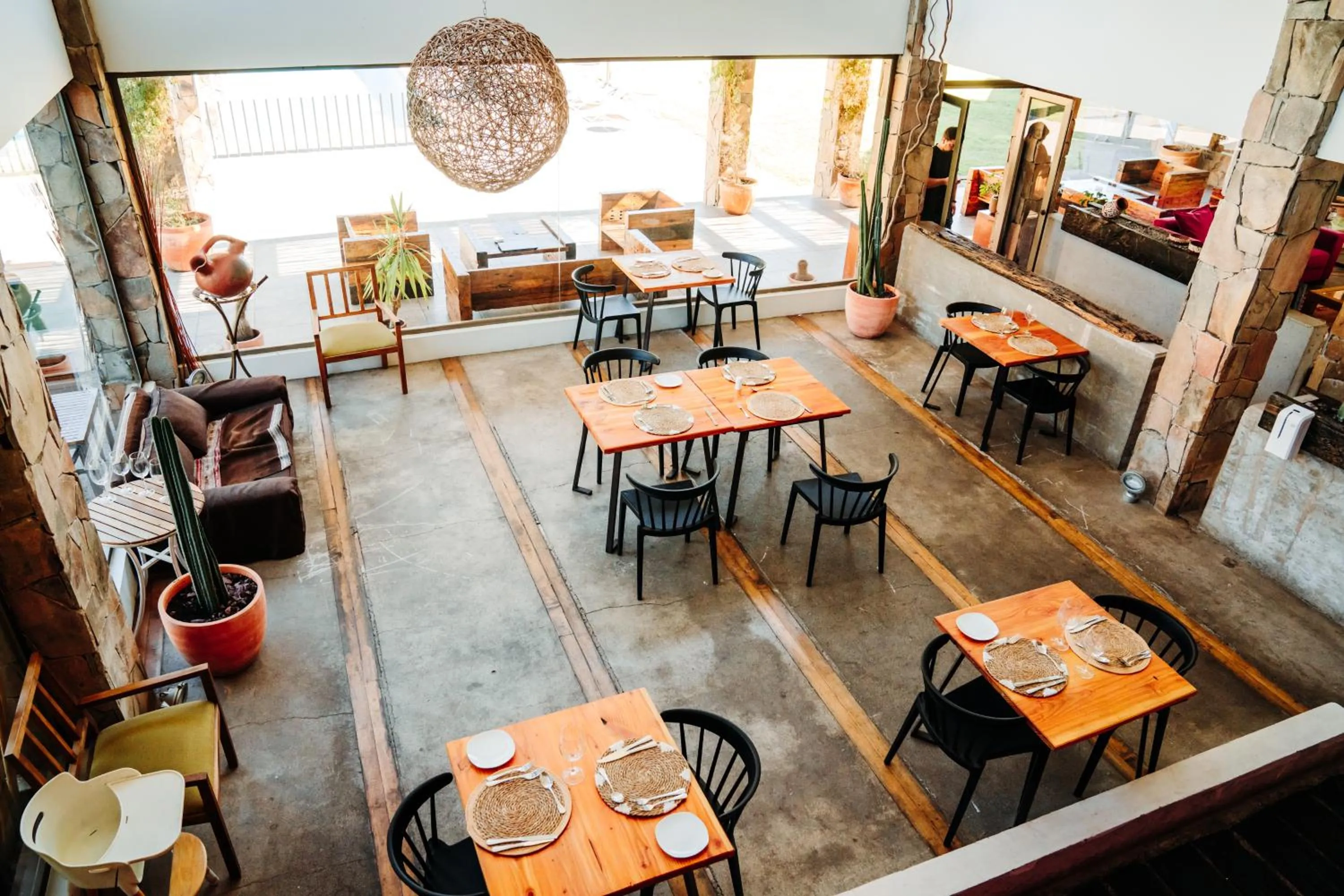 Restaurant/places to eat in Hotel Limari