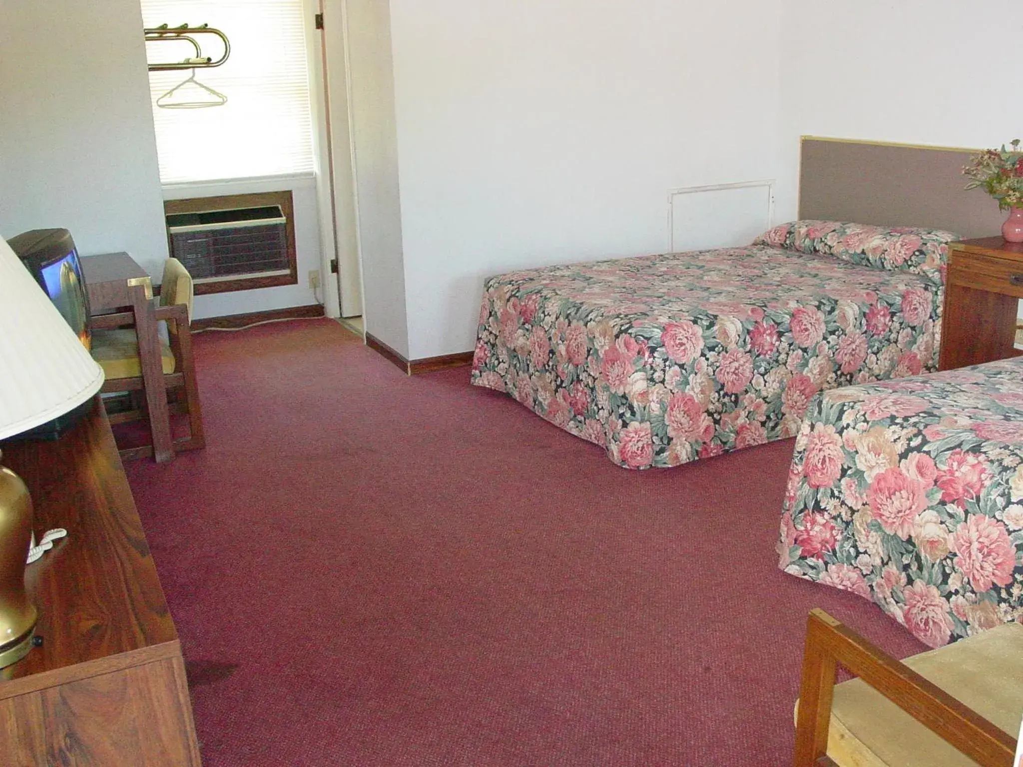 Standard Double Room in Monticello Inn - Monticello, Indiana Standard Double Room in Monticello Inn - Monticello, Indiana