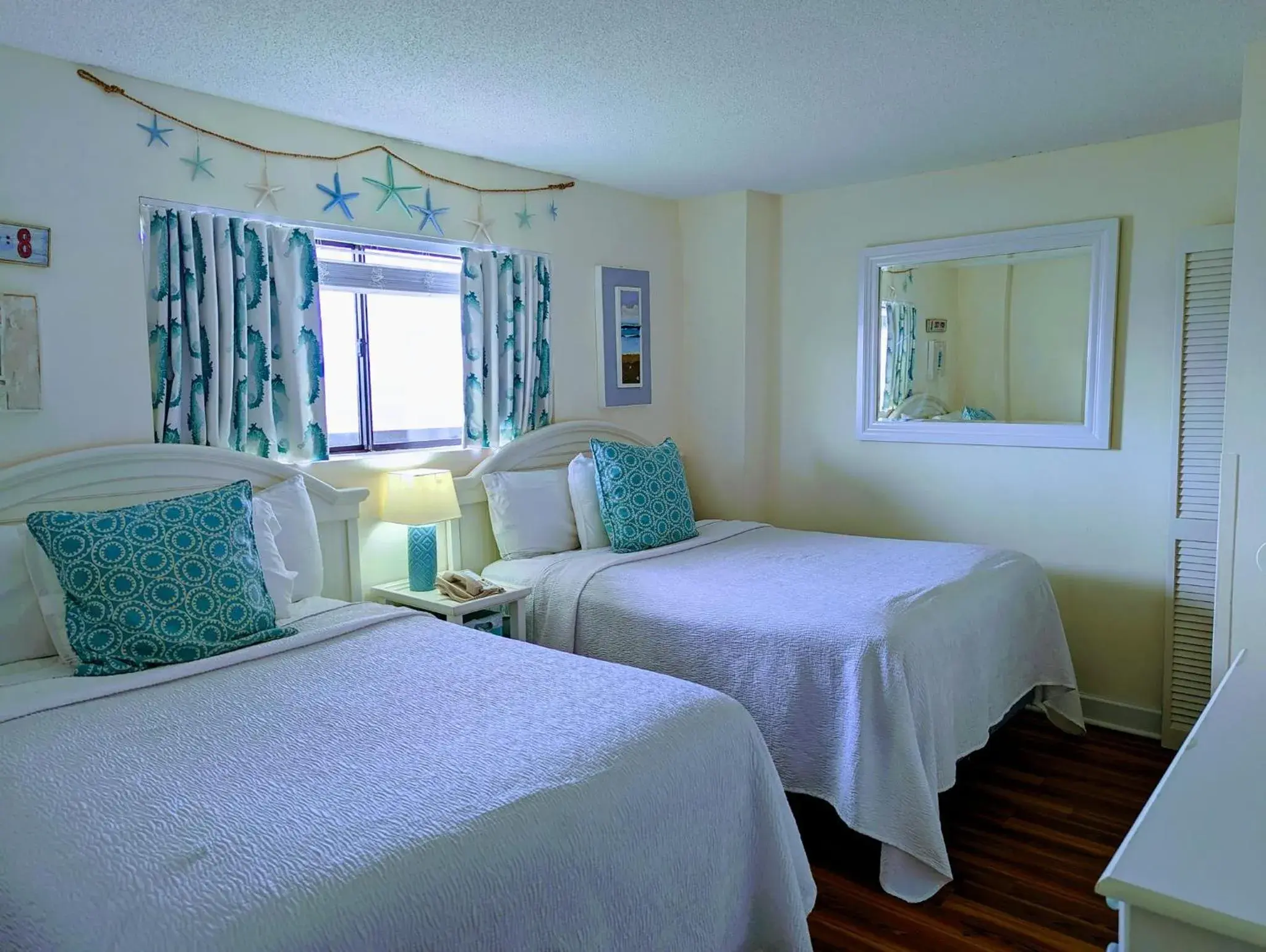 Bed in Shell Island Resort - All Oceanfront Suites Bed in Shell Island Resort - All Oceanfront Suites