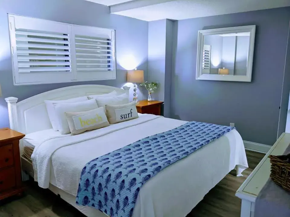 Bed in Shell Island Resort - All Oceanfront Suites Bed in Shell Island Resort - All Oceanfront Suites