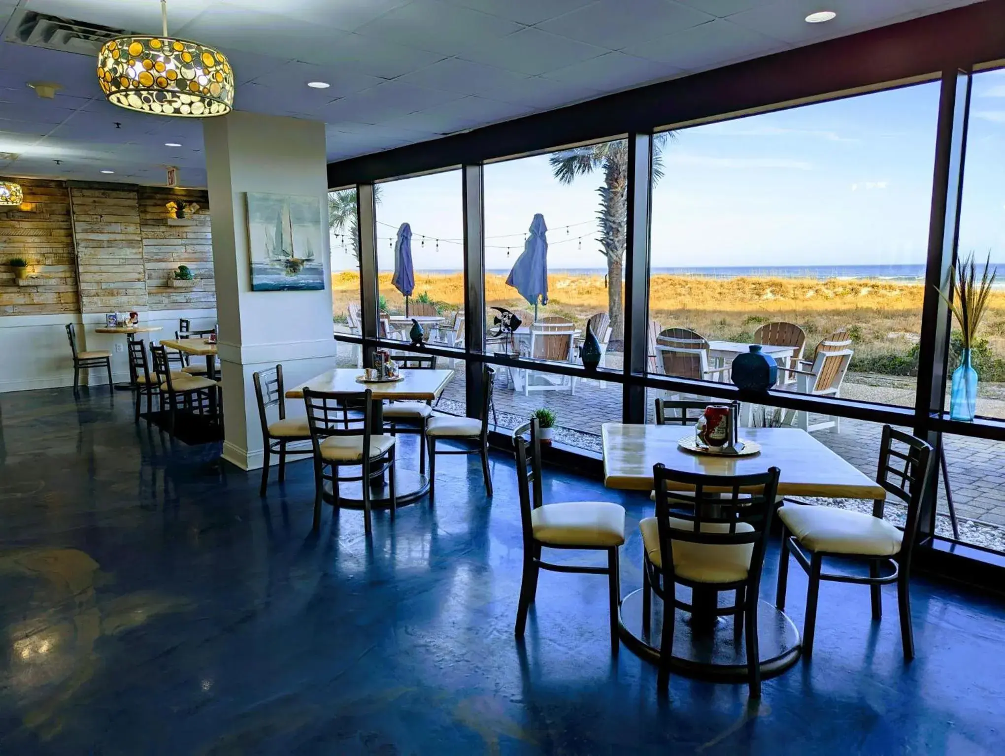 Restaurant/places to eat in Shell Island Resort - All Oceanfront Suites Restaurant/places to eat in Shell Island Resort - All Oceanfront Suites