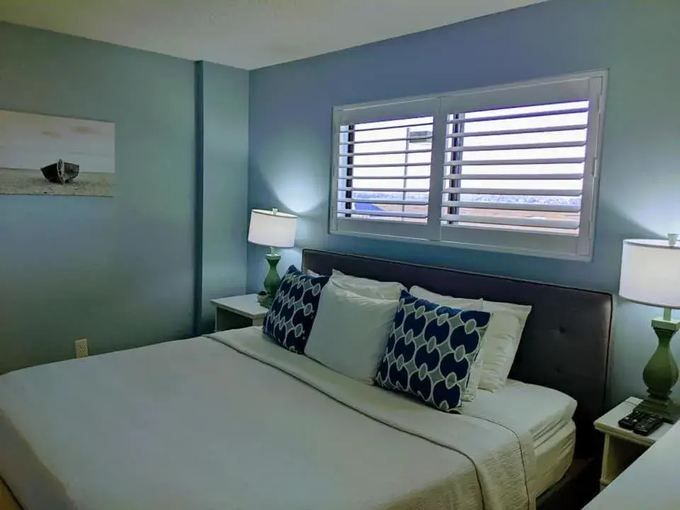 Bed in Shell Island Resort - All Oceanfront Suites Bed in Shell Island Resort - All Oceanfront Suites