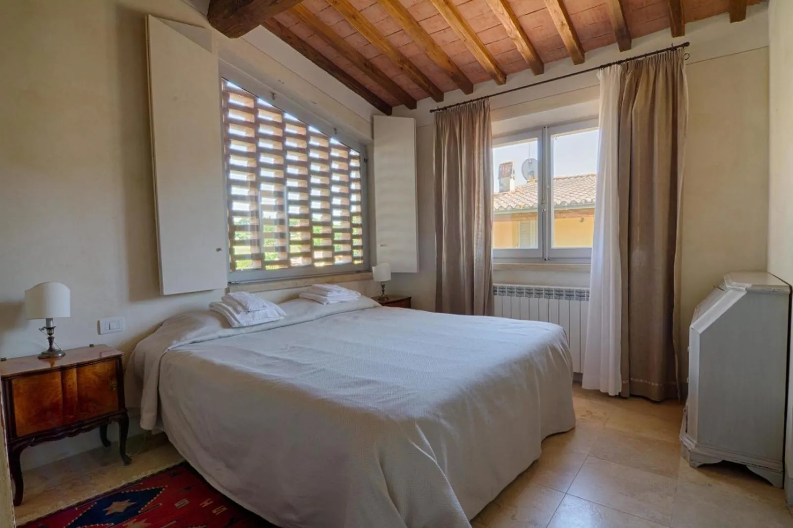 Bedroom, Bed in Rinidia Bio