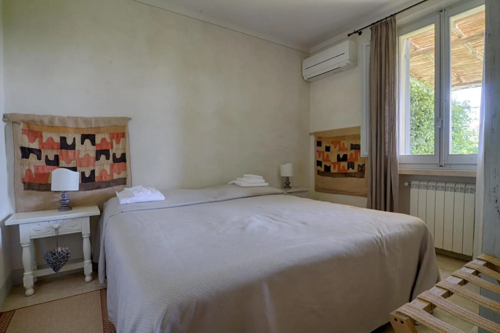 Bedroom, Bed in Rinidia Bio