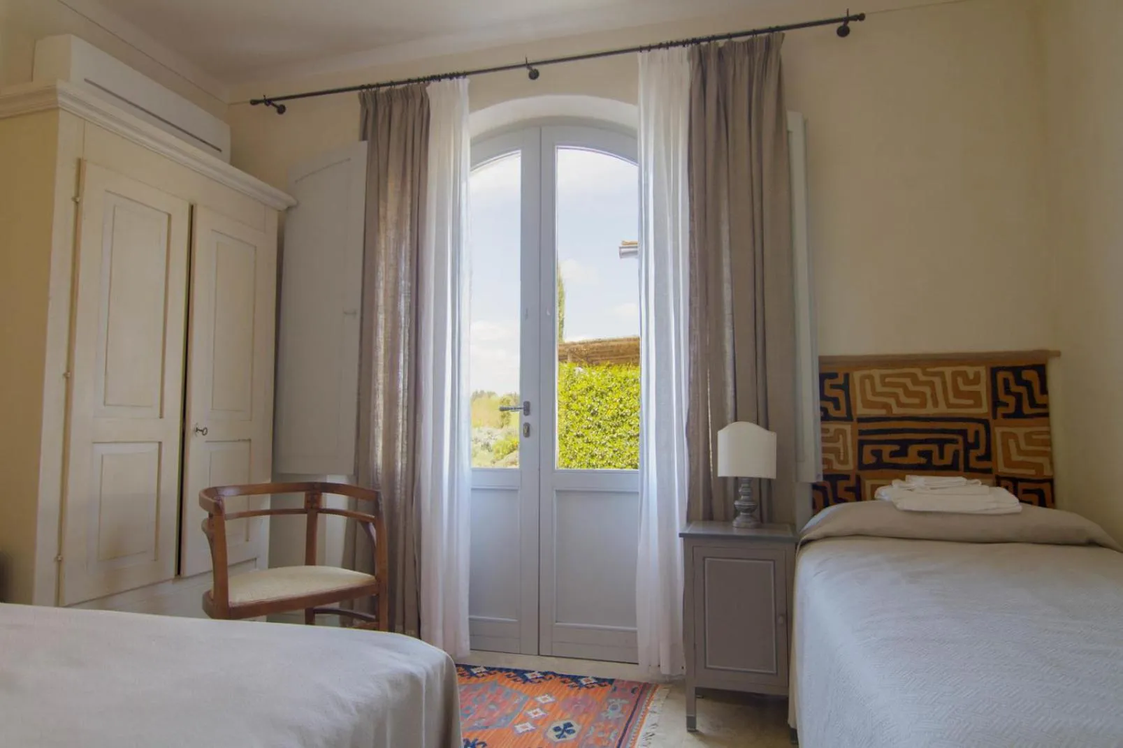 Bedroom, Bed in Rinidia Bio