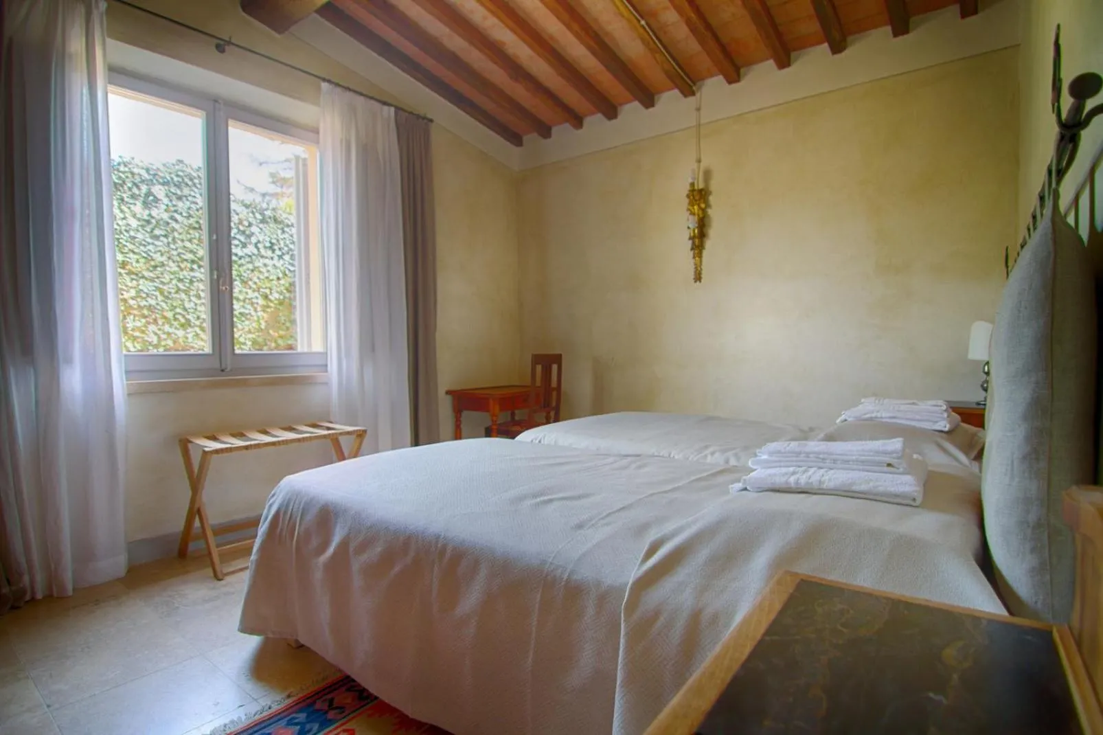 Bedroom, Bed in Rinidia Bio