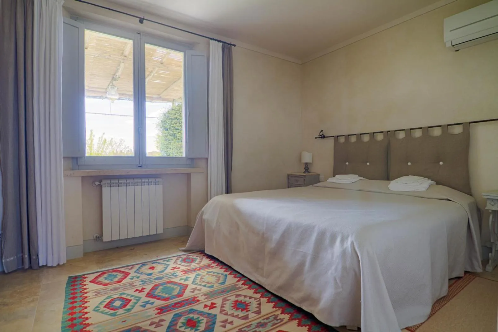 Bedroom, Bed in Rinidia Bio