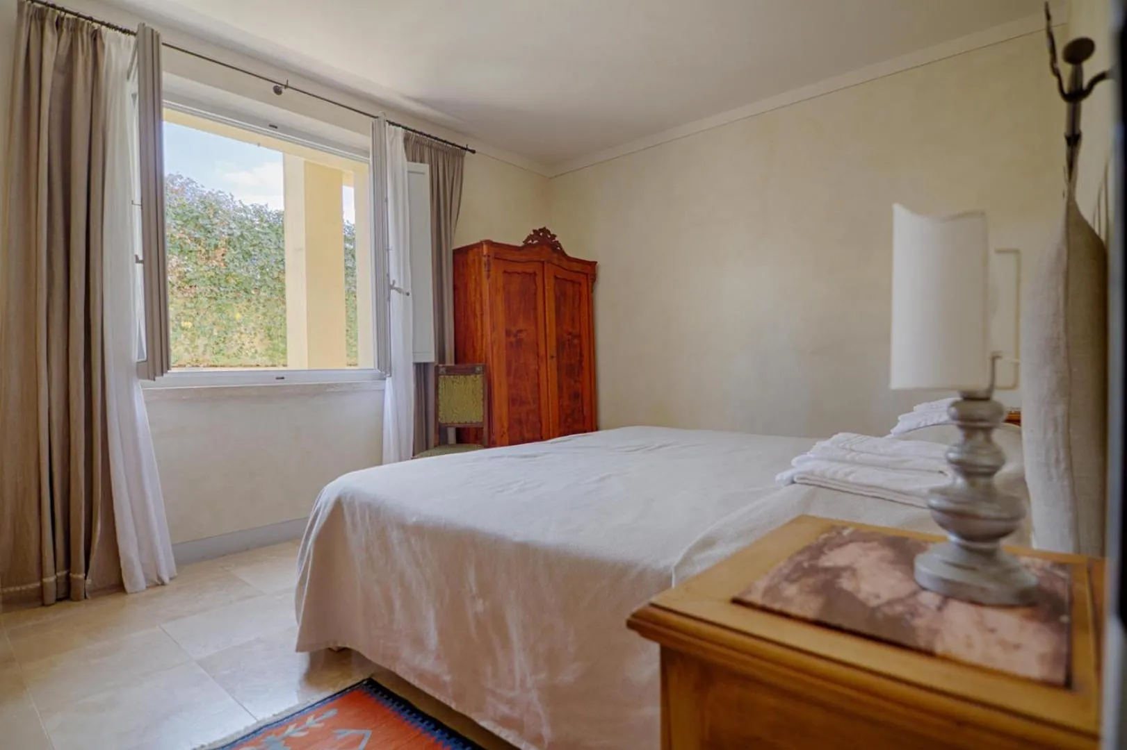 Bedroom, Bed in Rinidia Bio