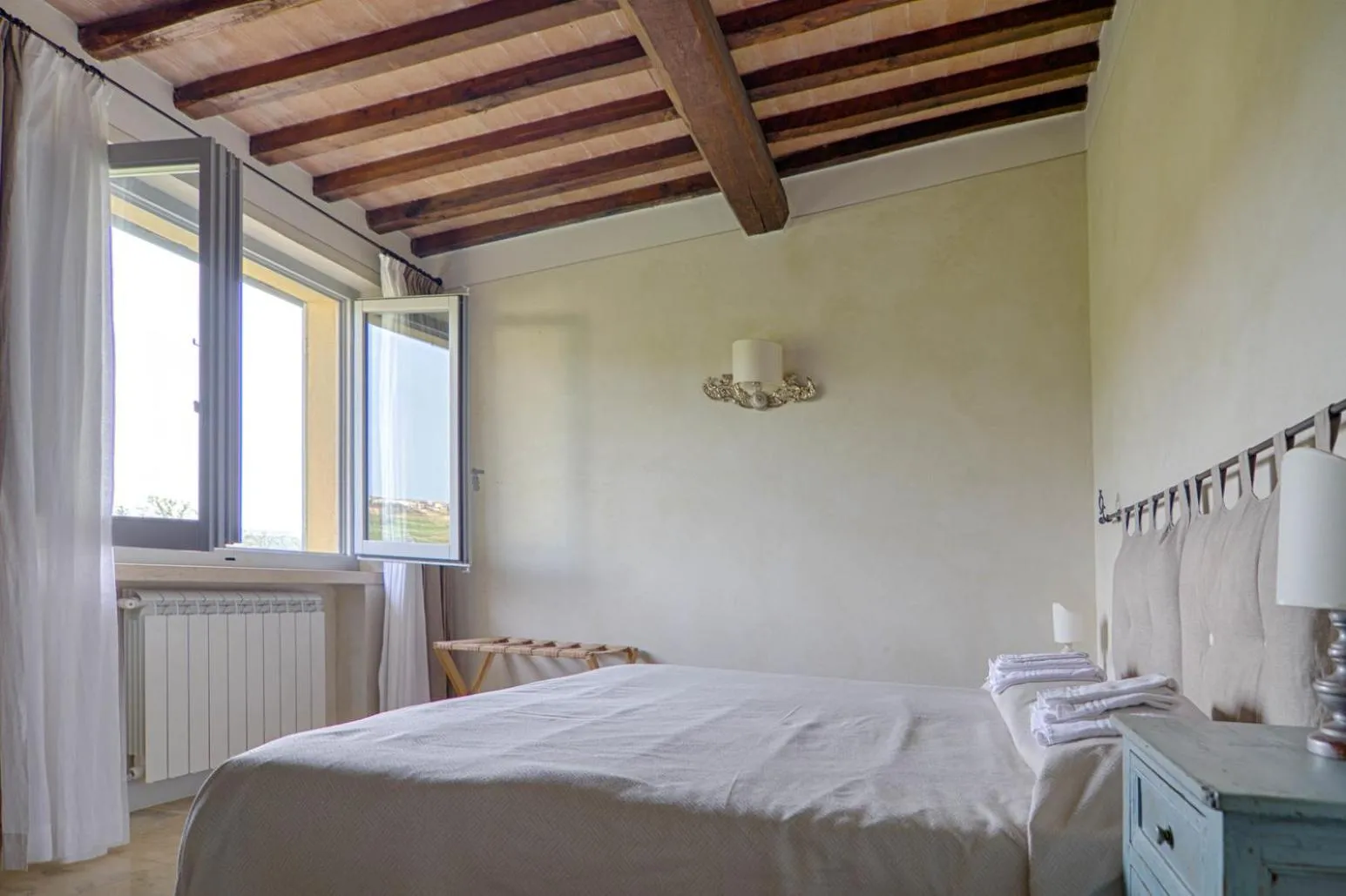 Bedroom, Bed in Rinidia Bio
