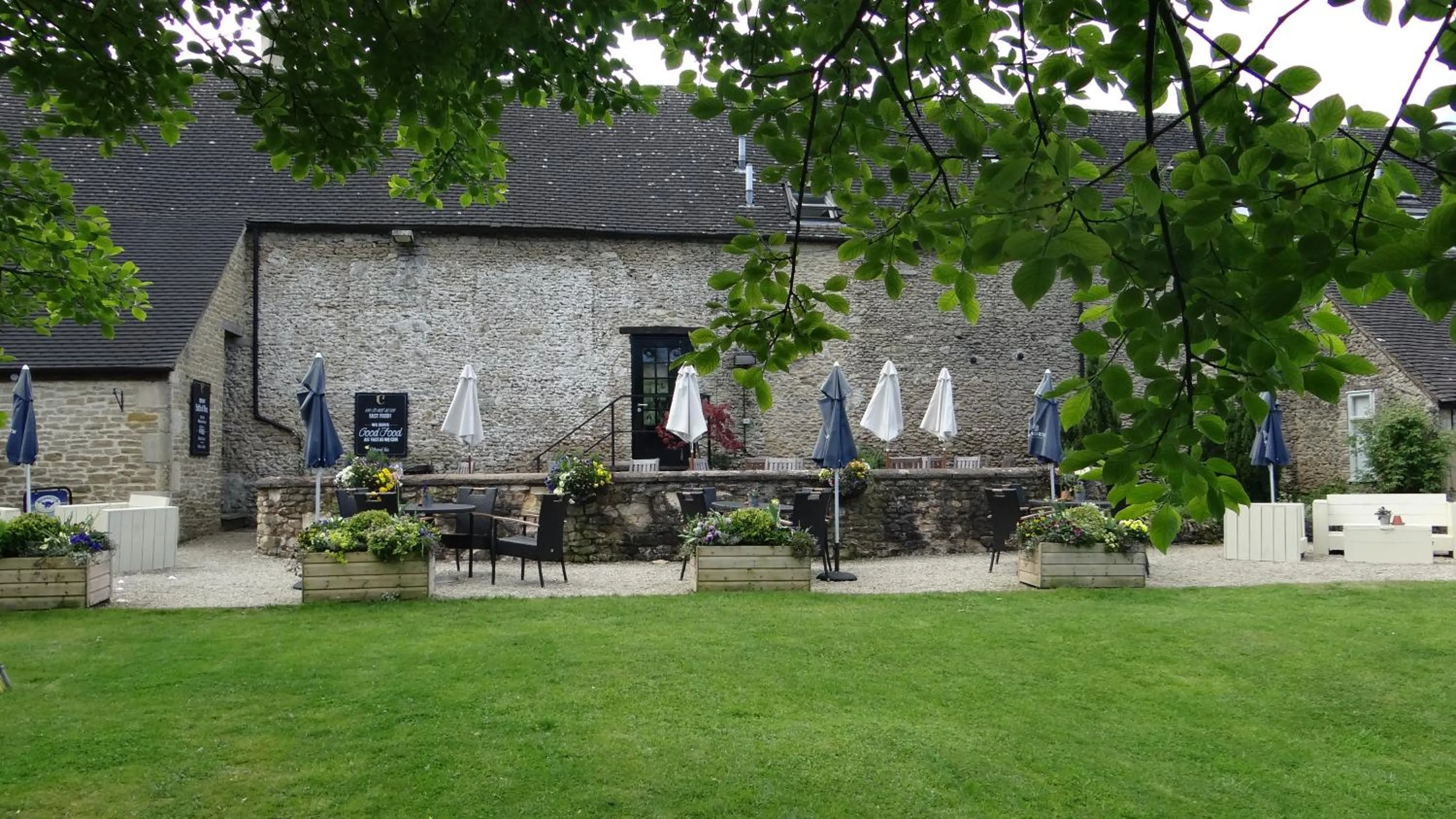 Garden in The Colesbourne Inn