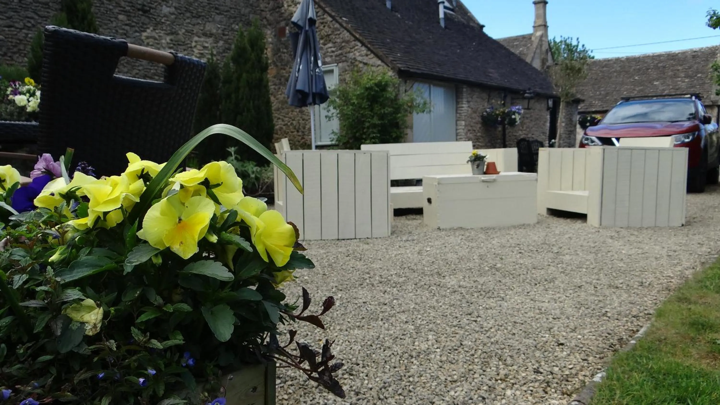 Garden view in The Colesbourne Inn