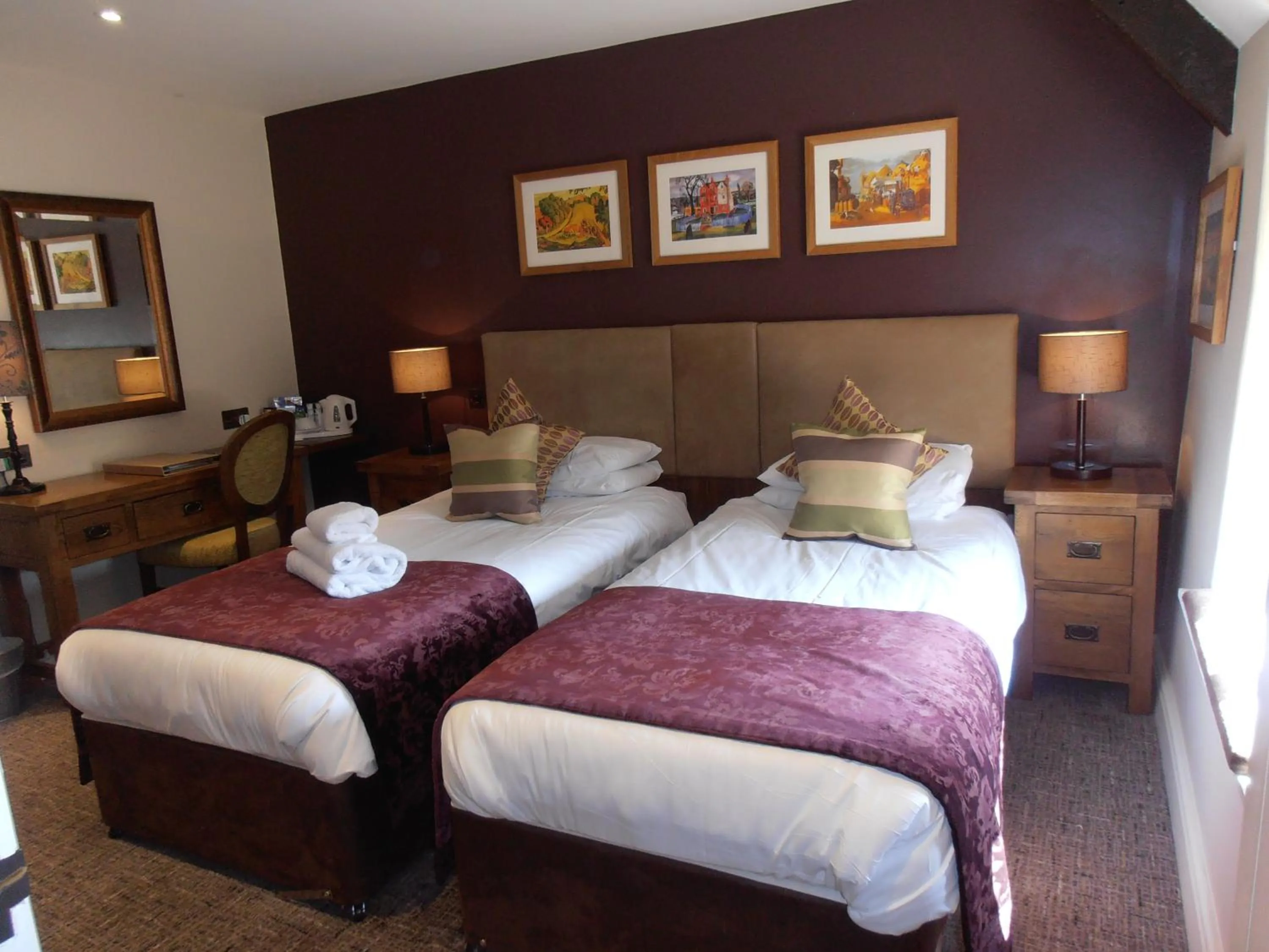 Bedroom, Bed in The Colesbourne Inn