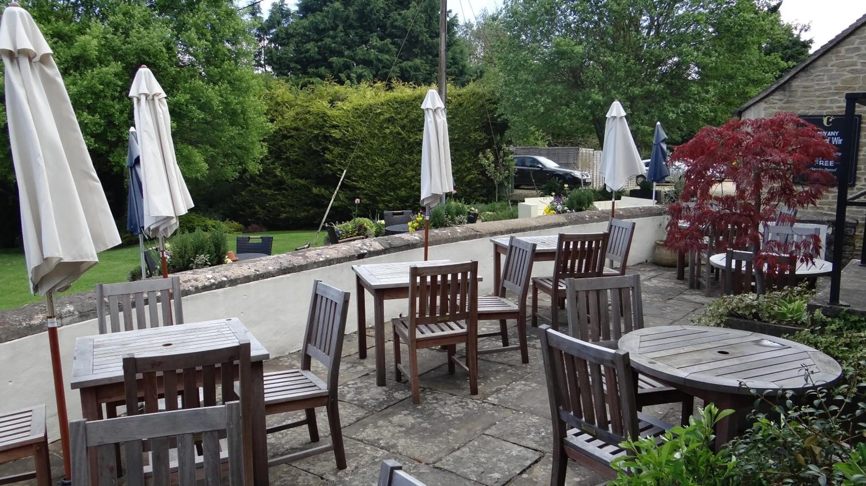 Garden in The Colesbourne Inn