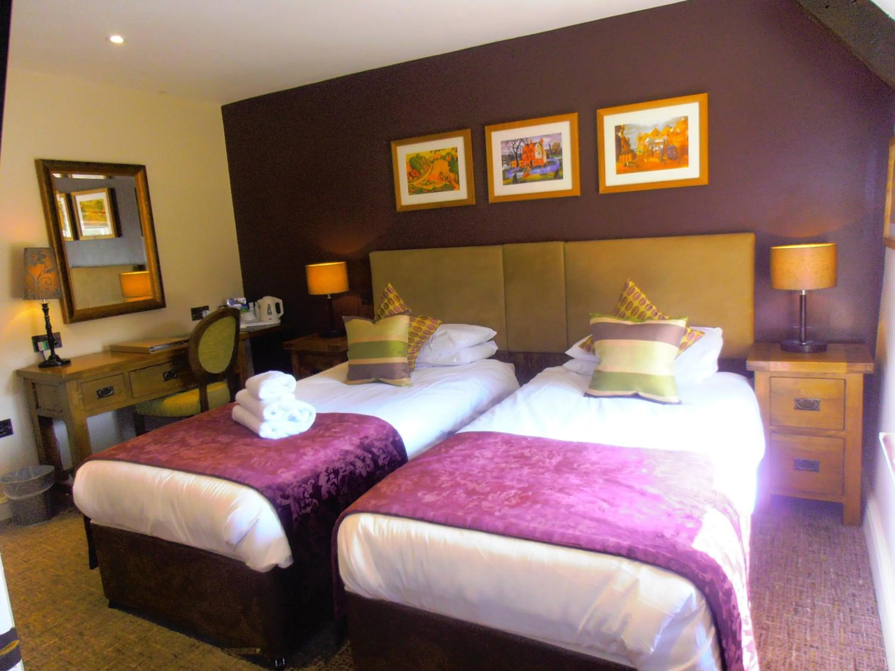 Bed in The Colesbourne Inn